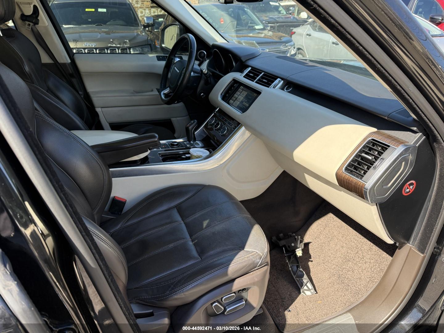 LAND ROVER image 5