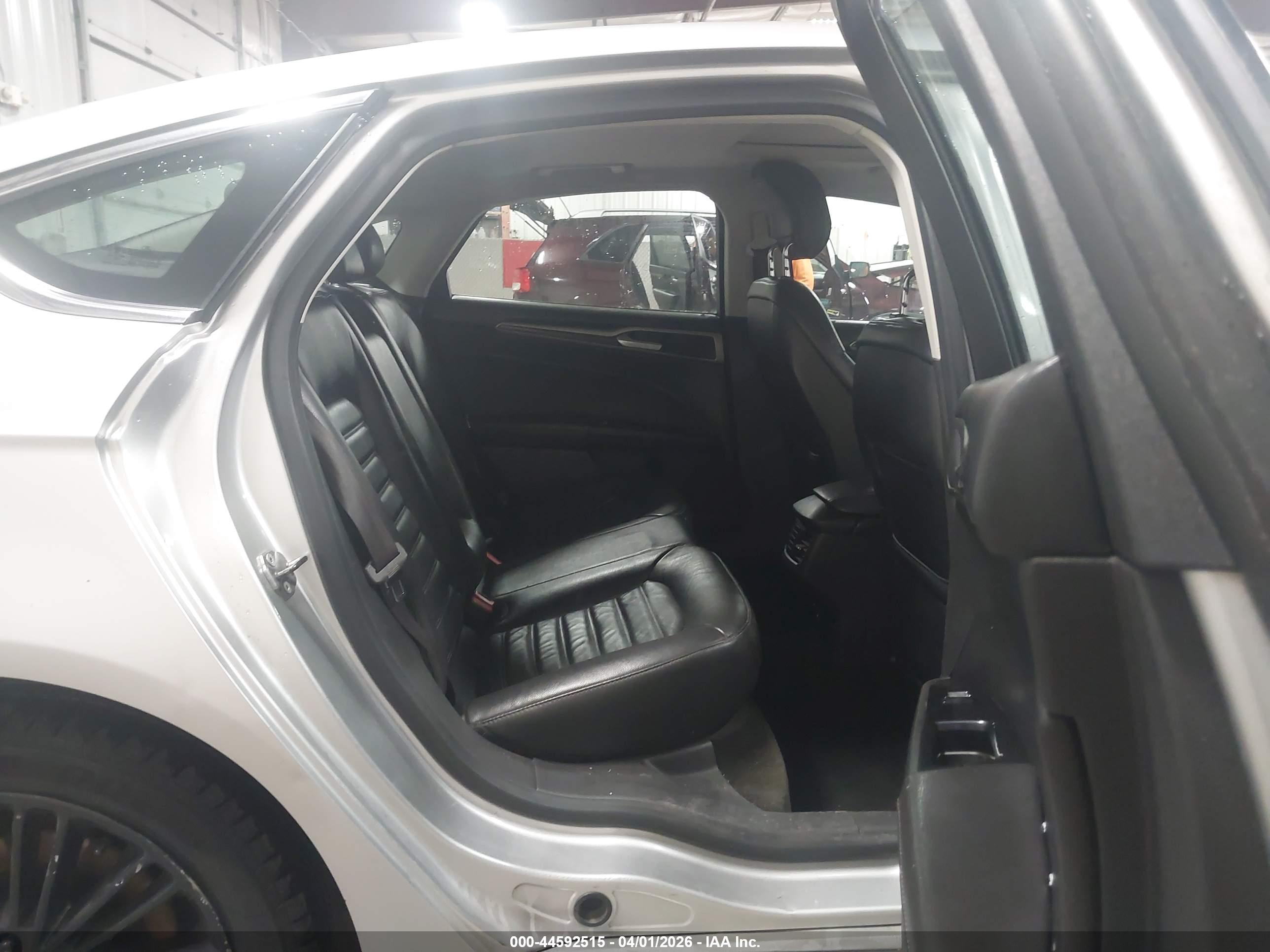 FORD FUSION image 8