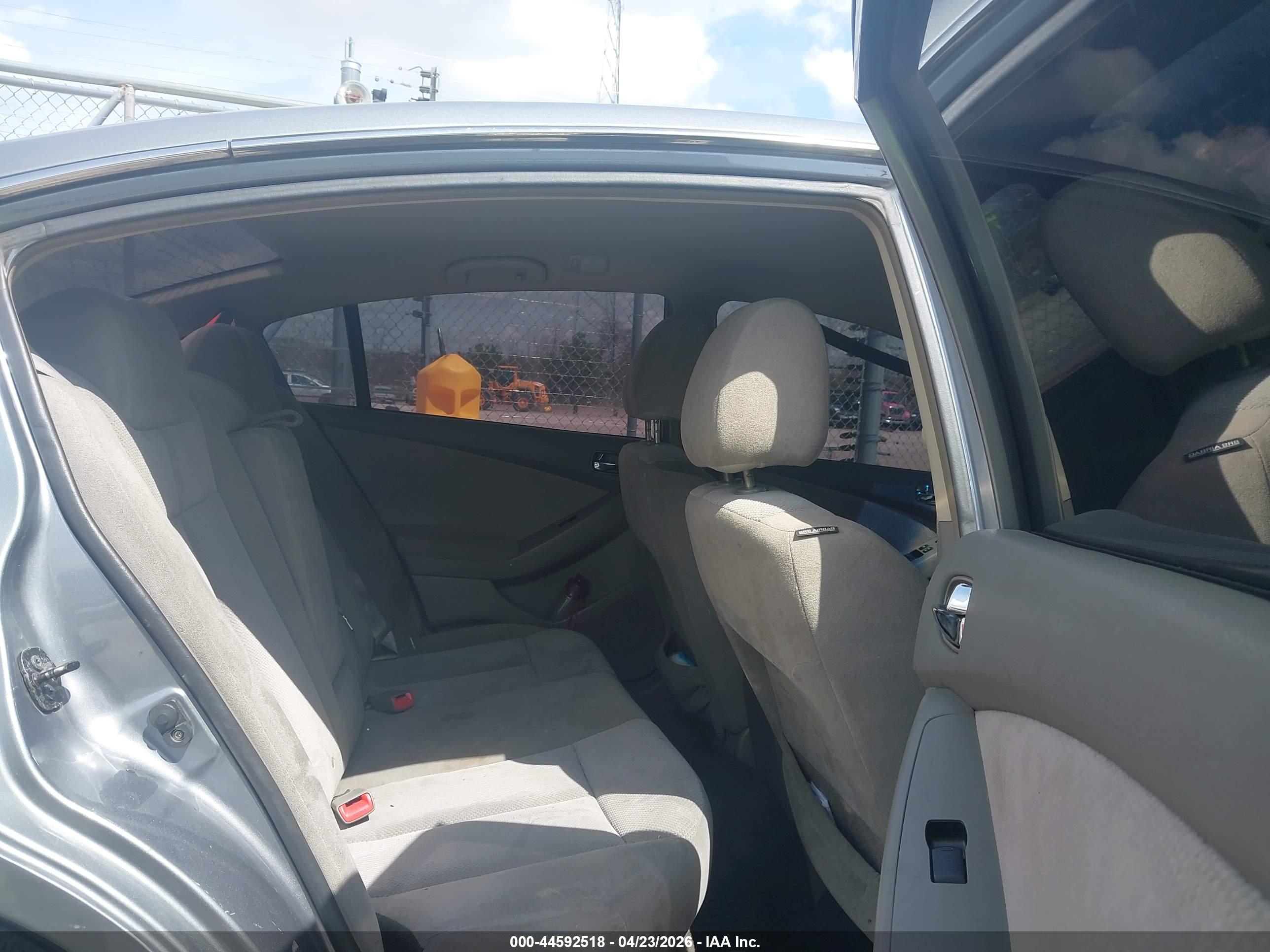 NISSAN ALTIMA image 8