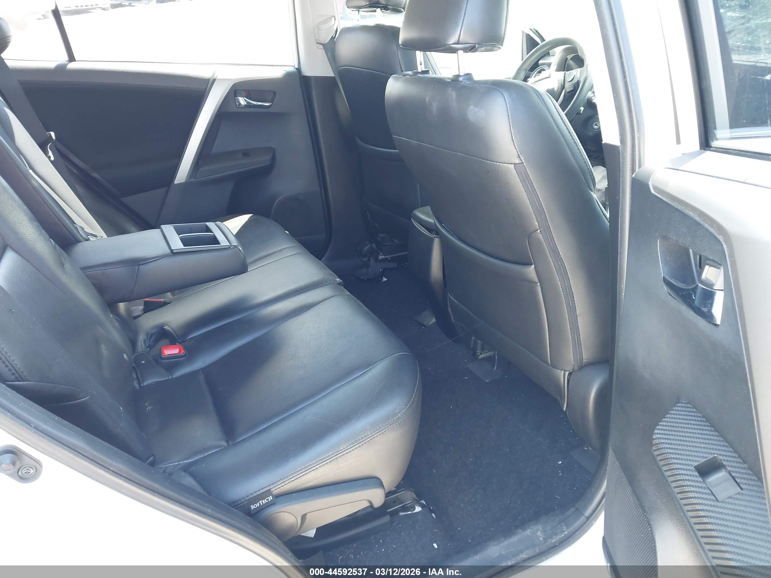 TOYOTA RAV4 image 8
