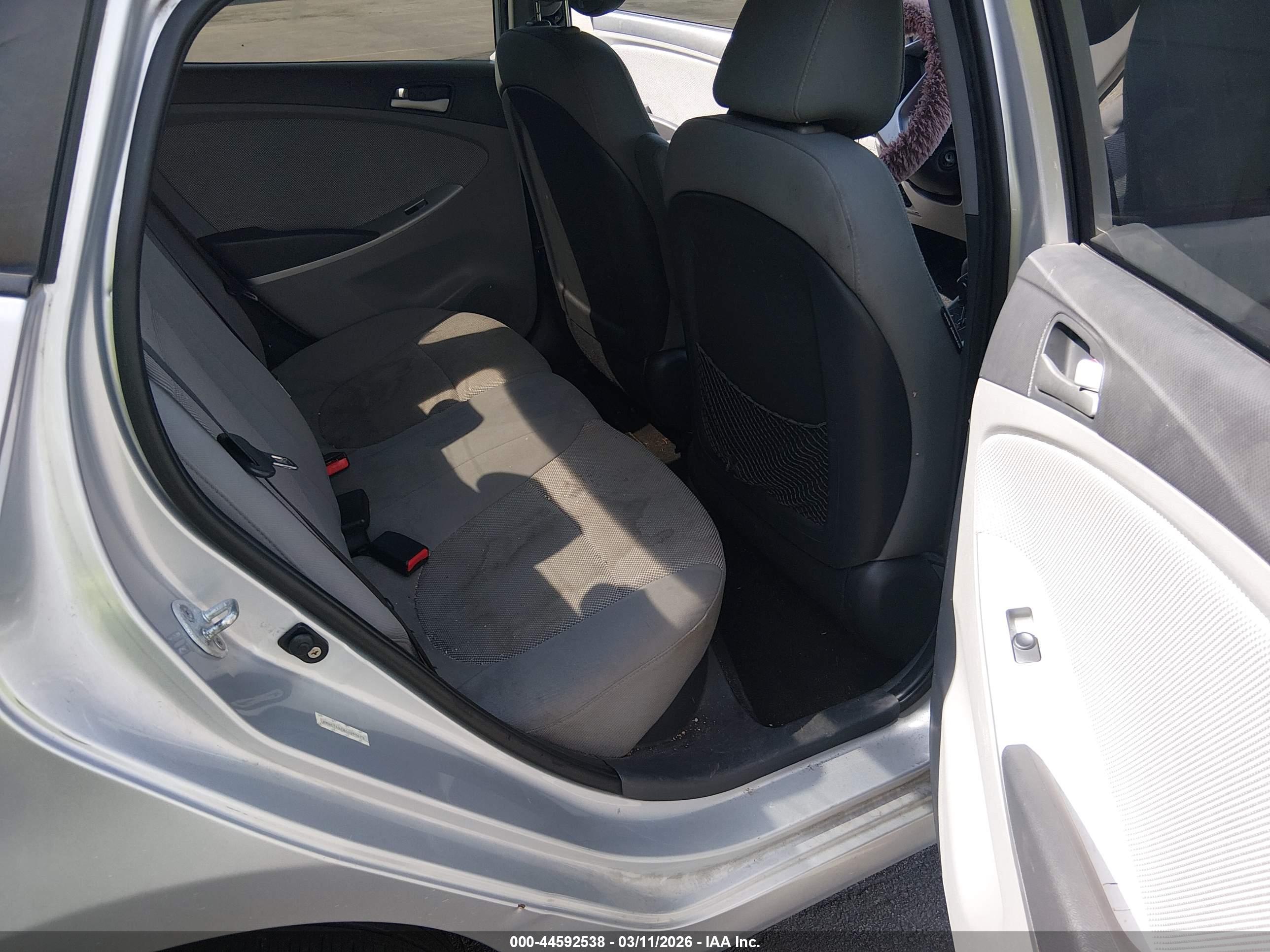 HYUNDAI ACCENT image 8