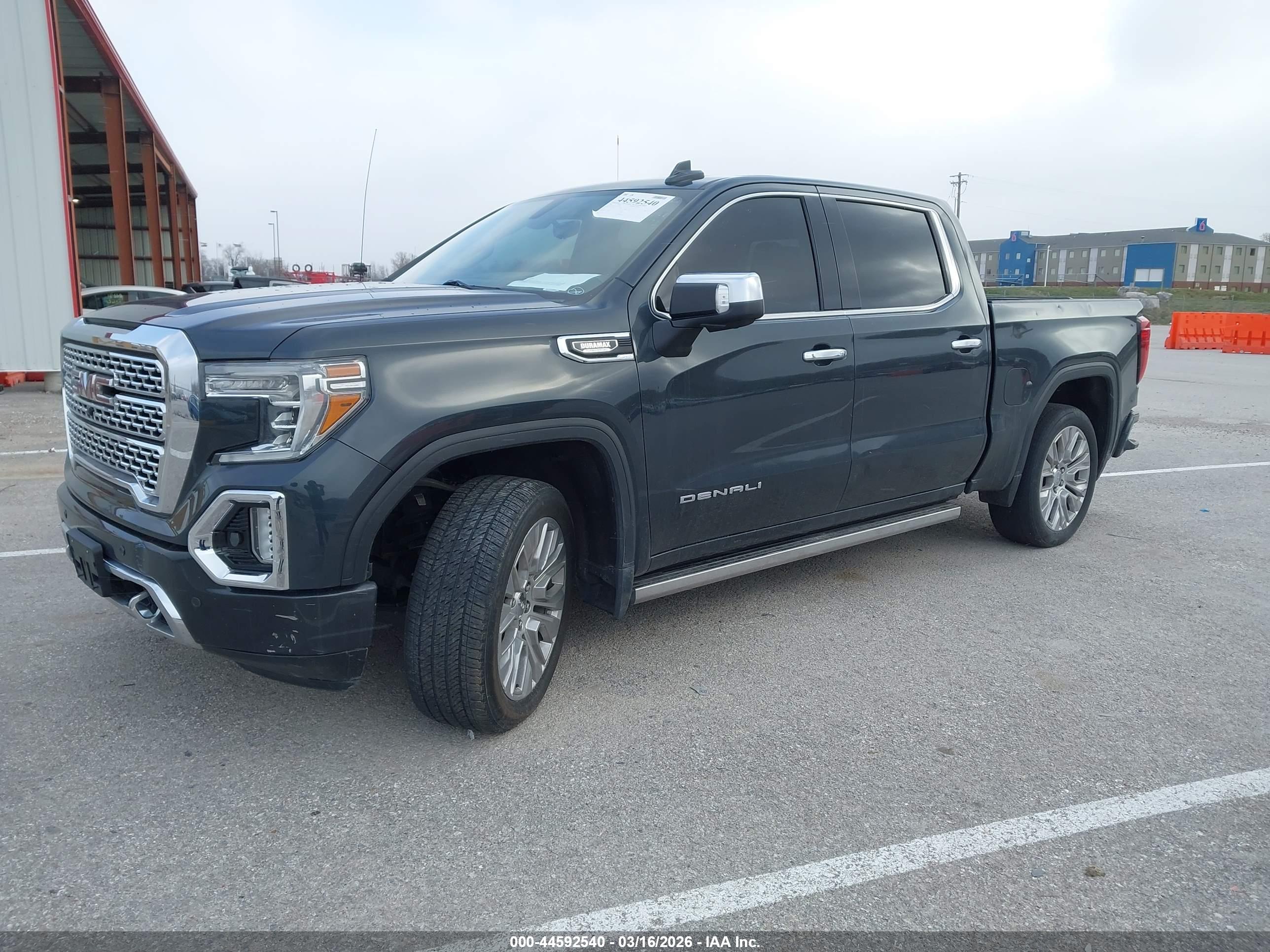 GMC SIERRA image 2
