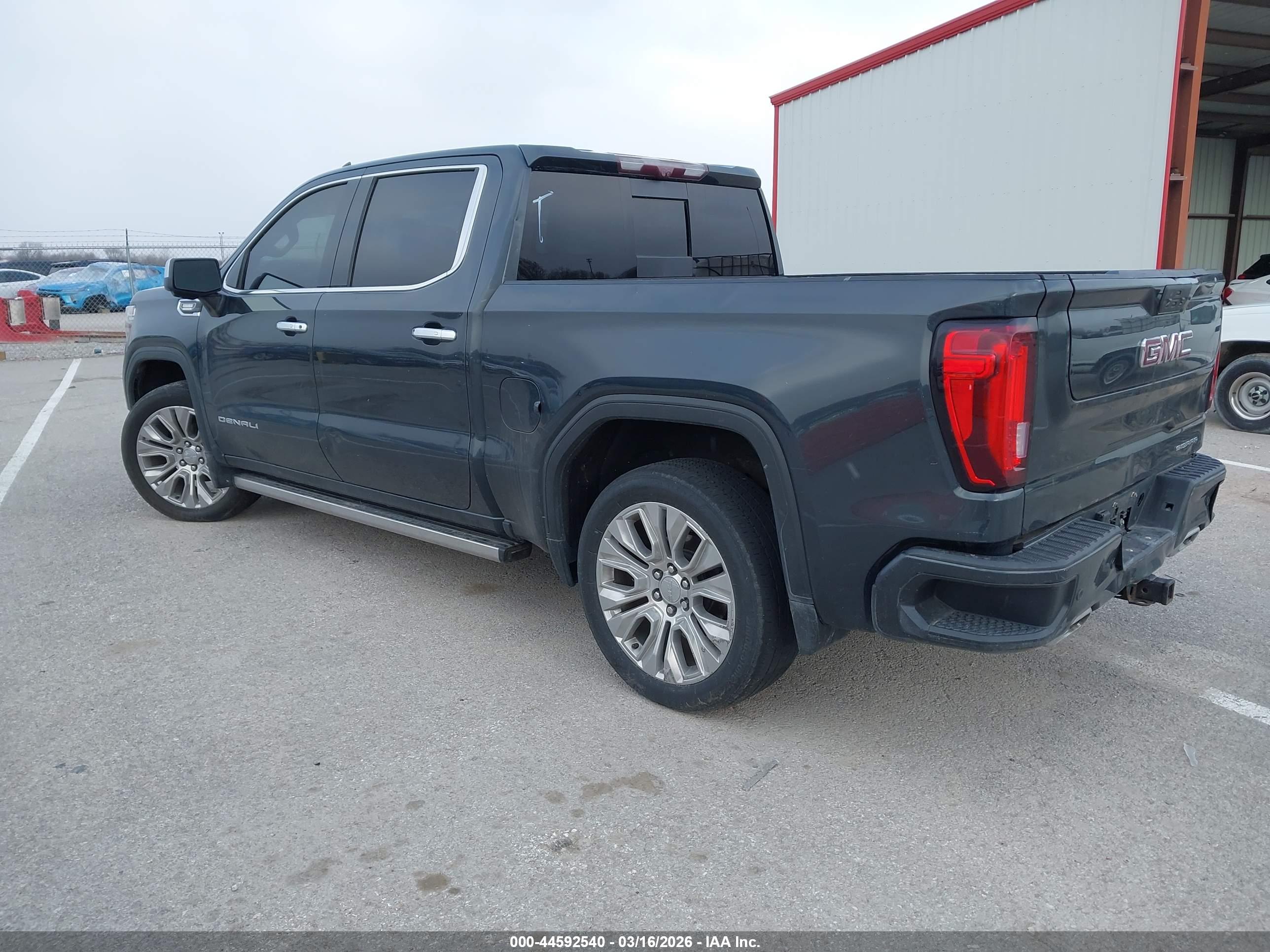 GMC SIERRA image 3