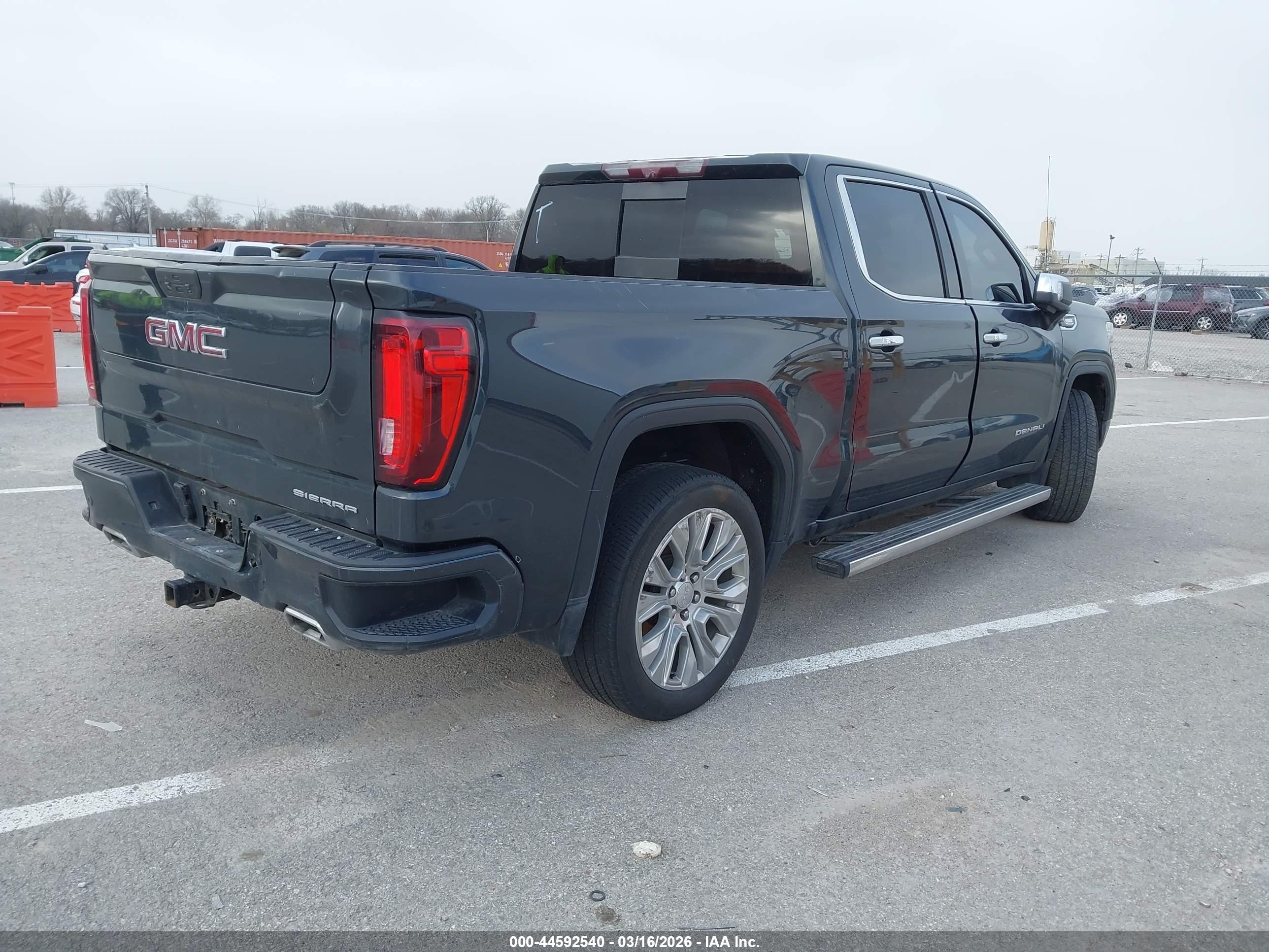 GMC SIERRA image 4