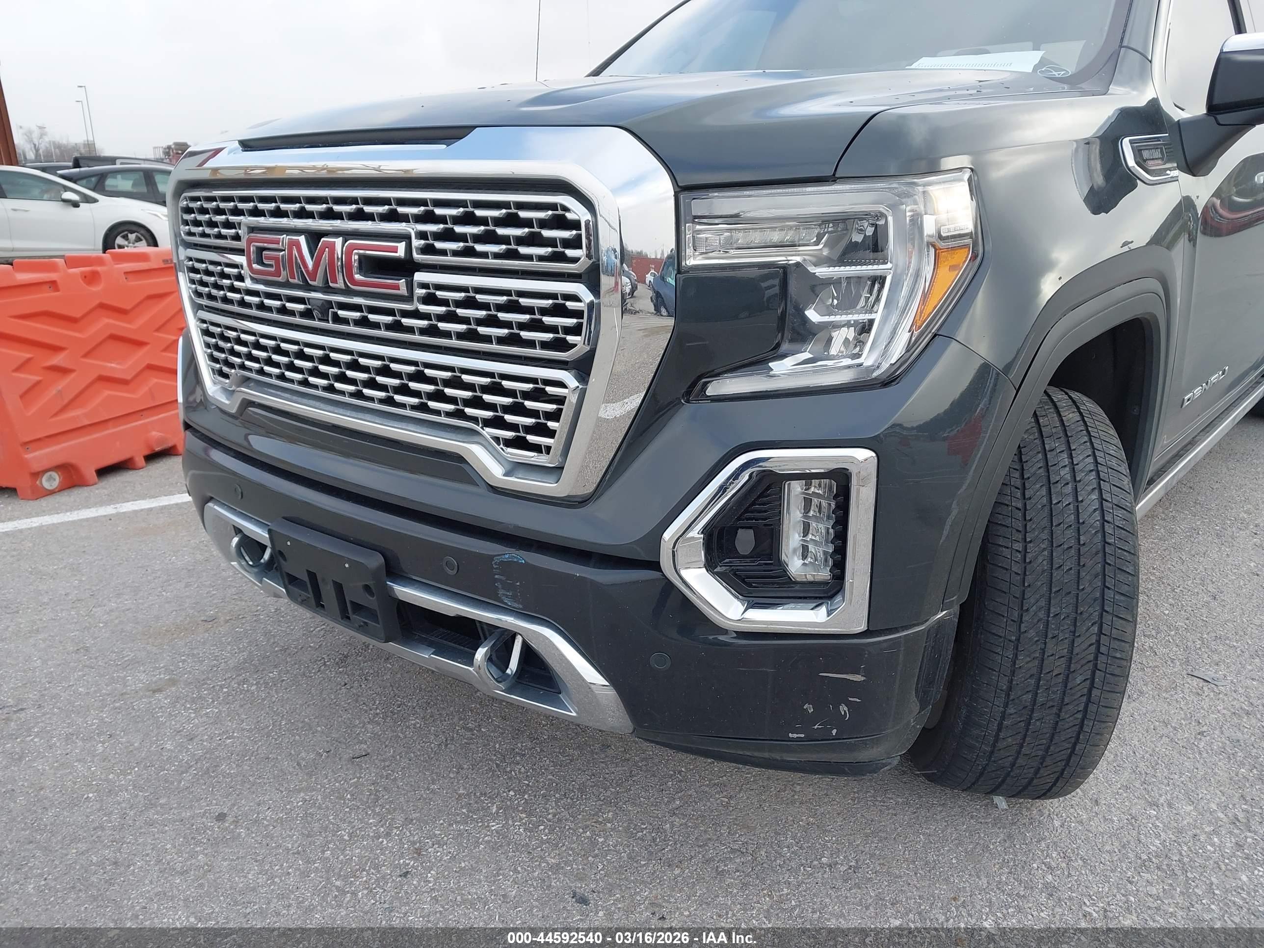 GMC SIERRA image 6