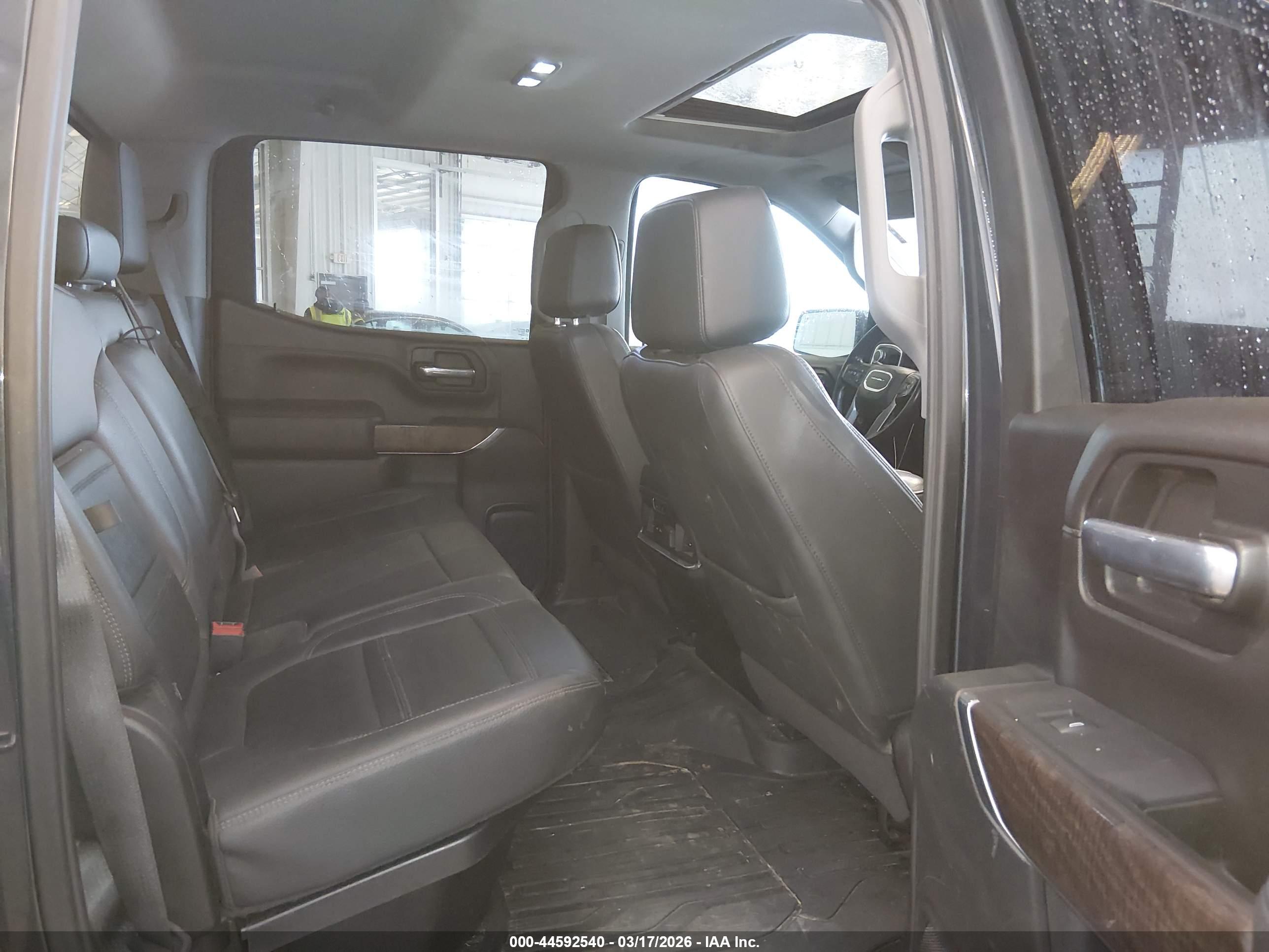 GMC SIERRA image 8