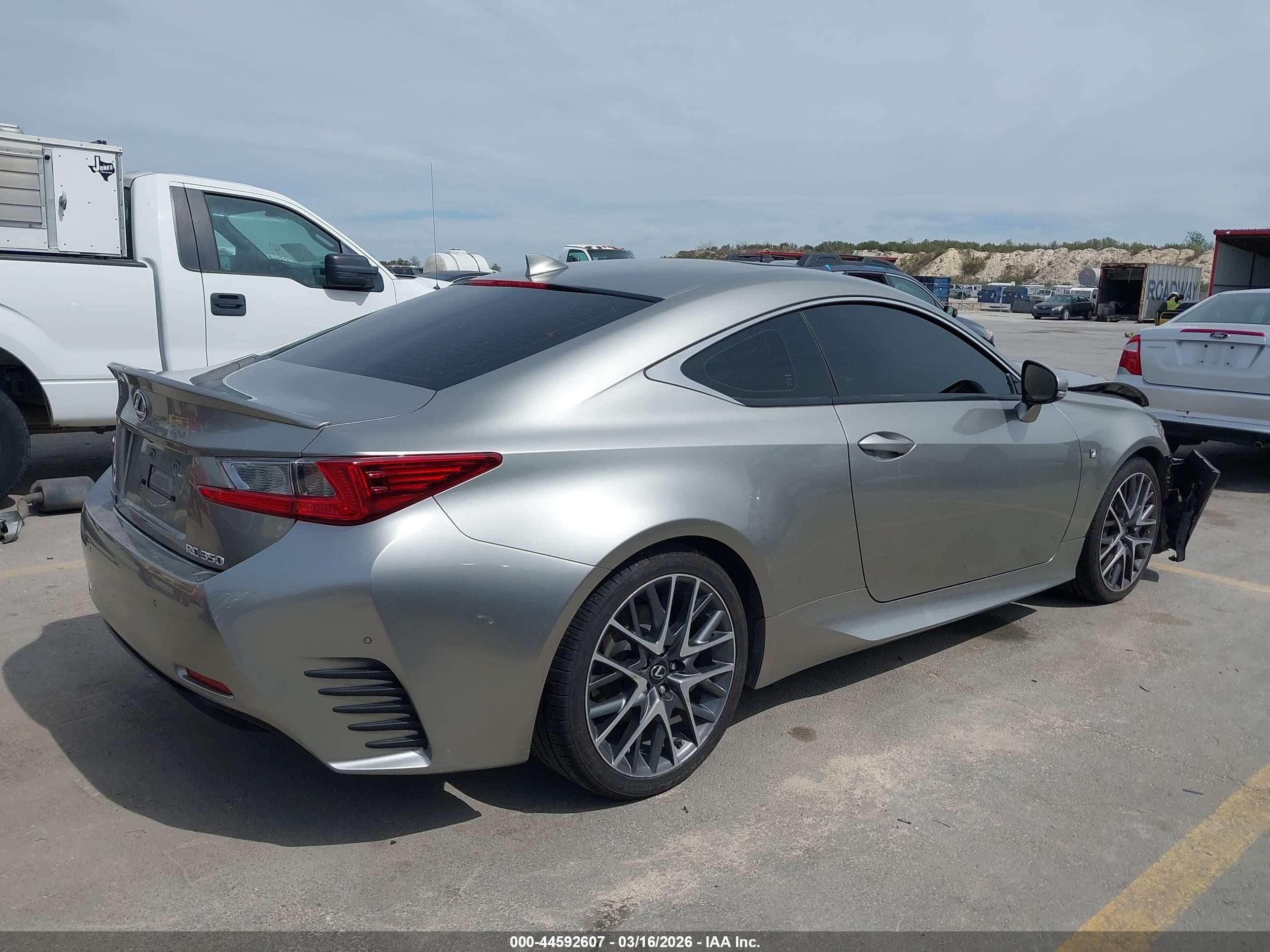 LEXUS RC image 4