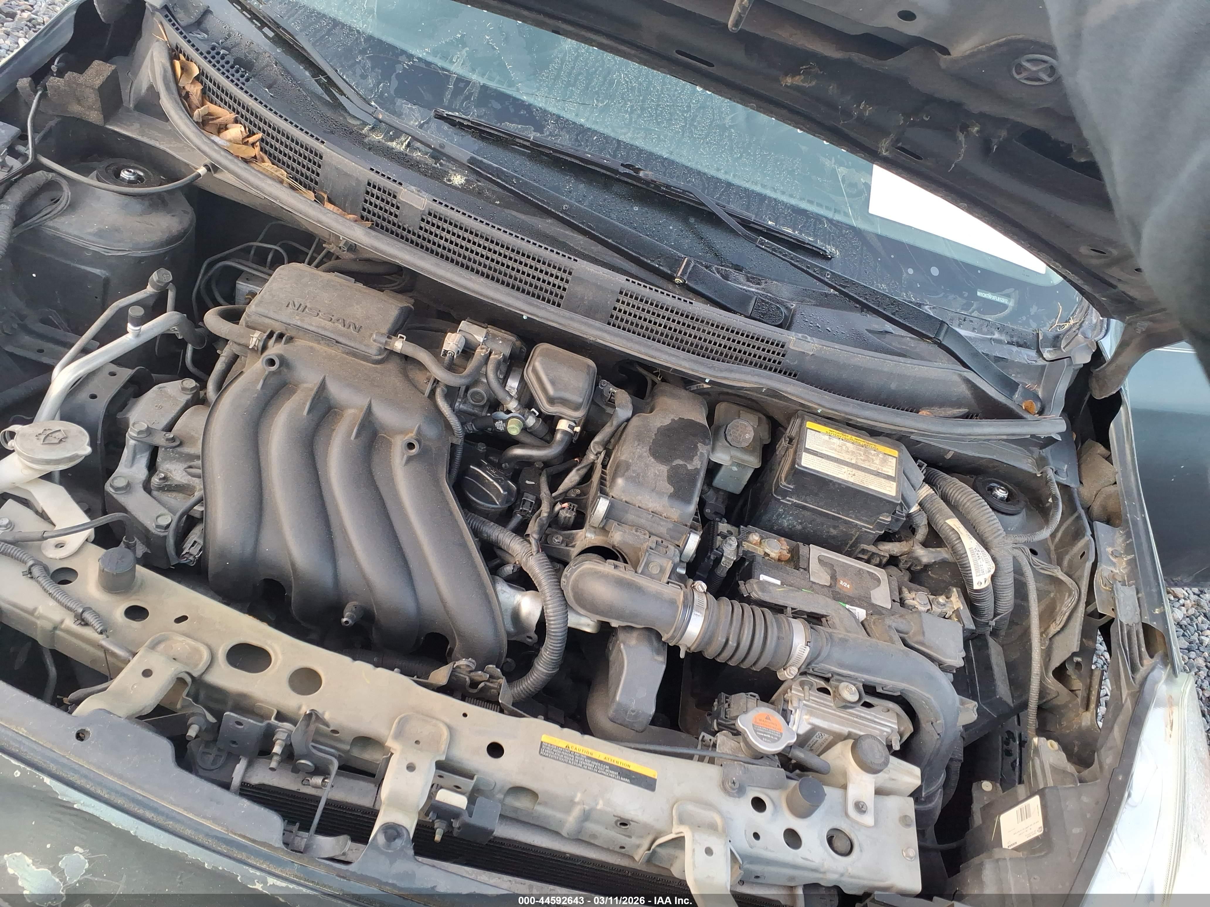 NISSAN VERSA image 10