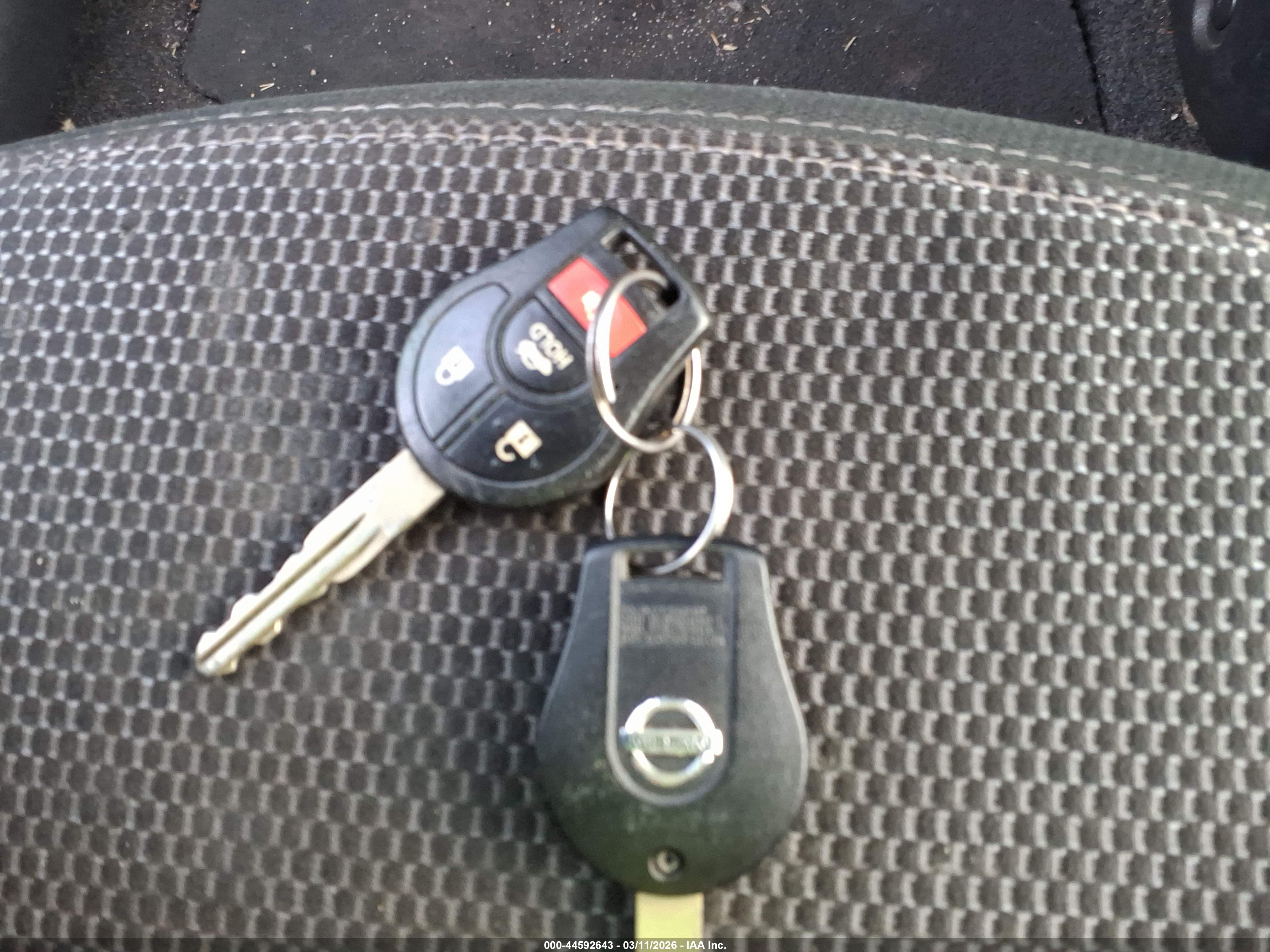NISSAN VERSA image 11