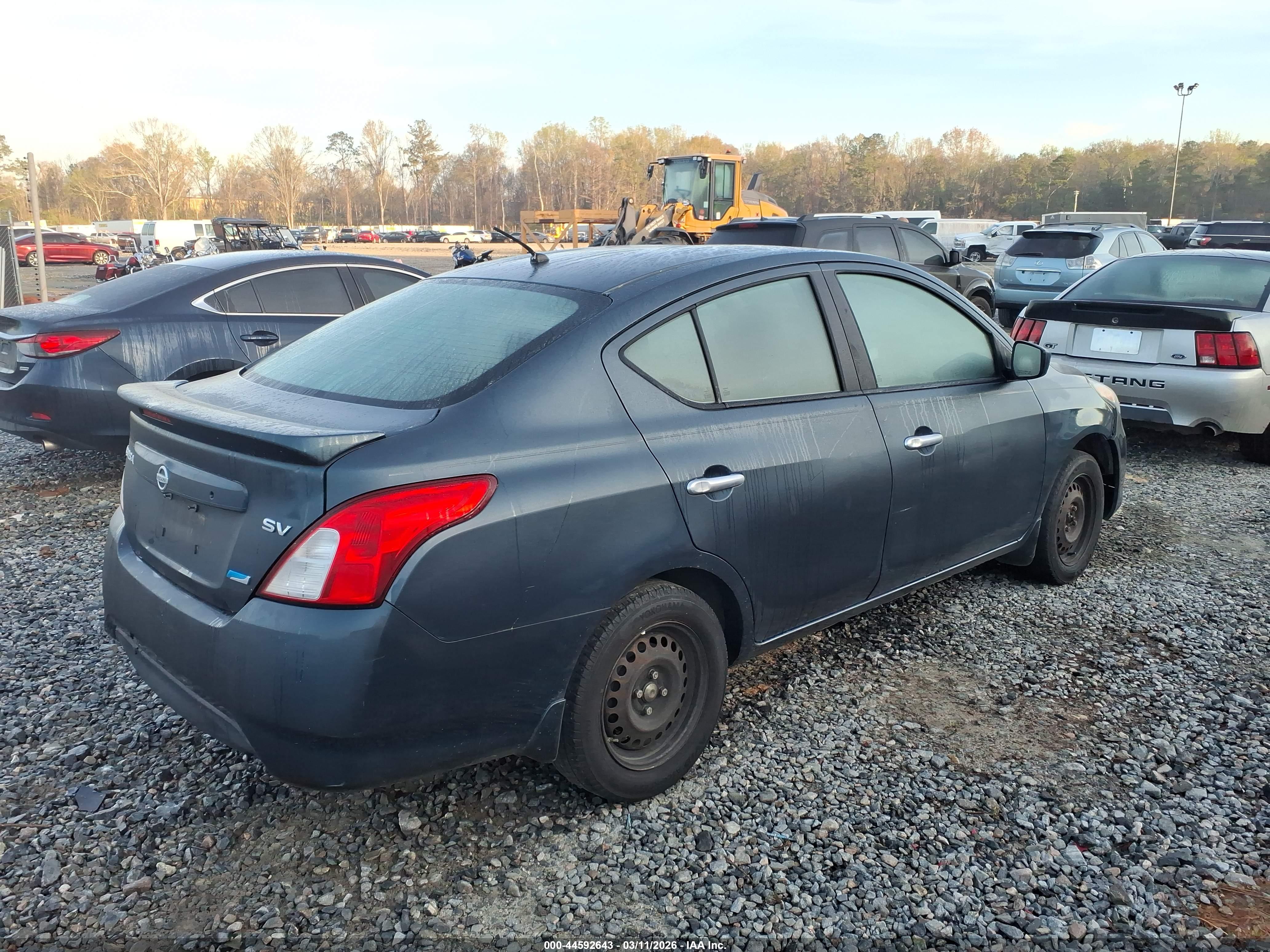 NISSAN VERSA image 4