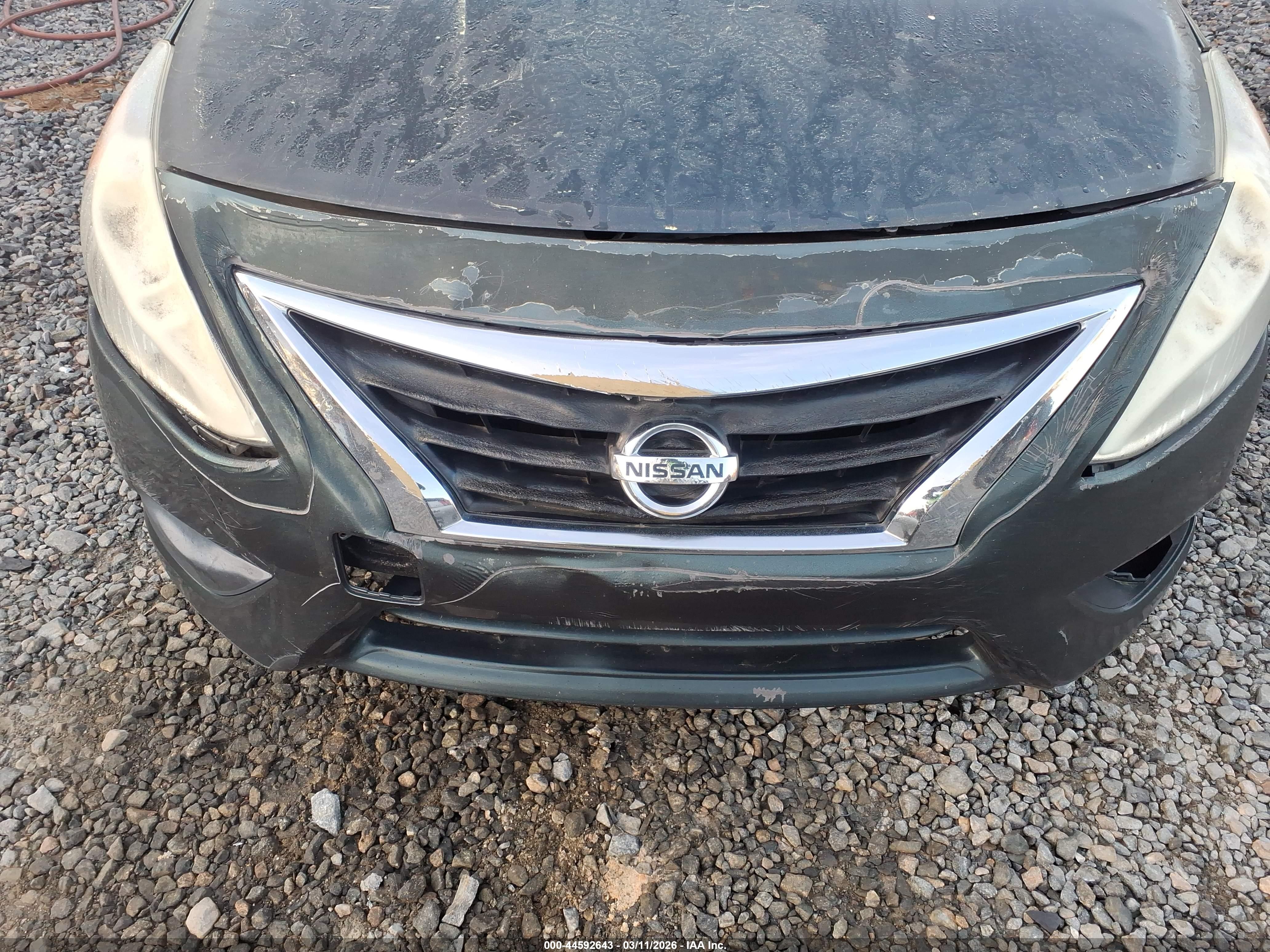 NISSAN VERSA image 6