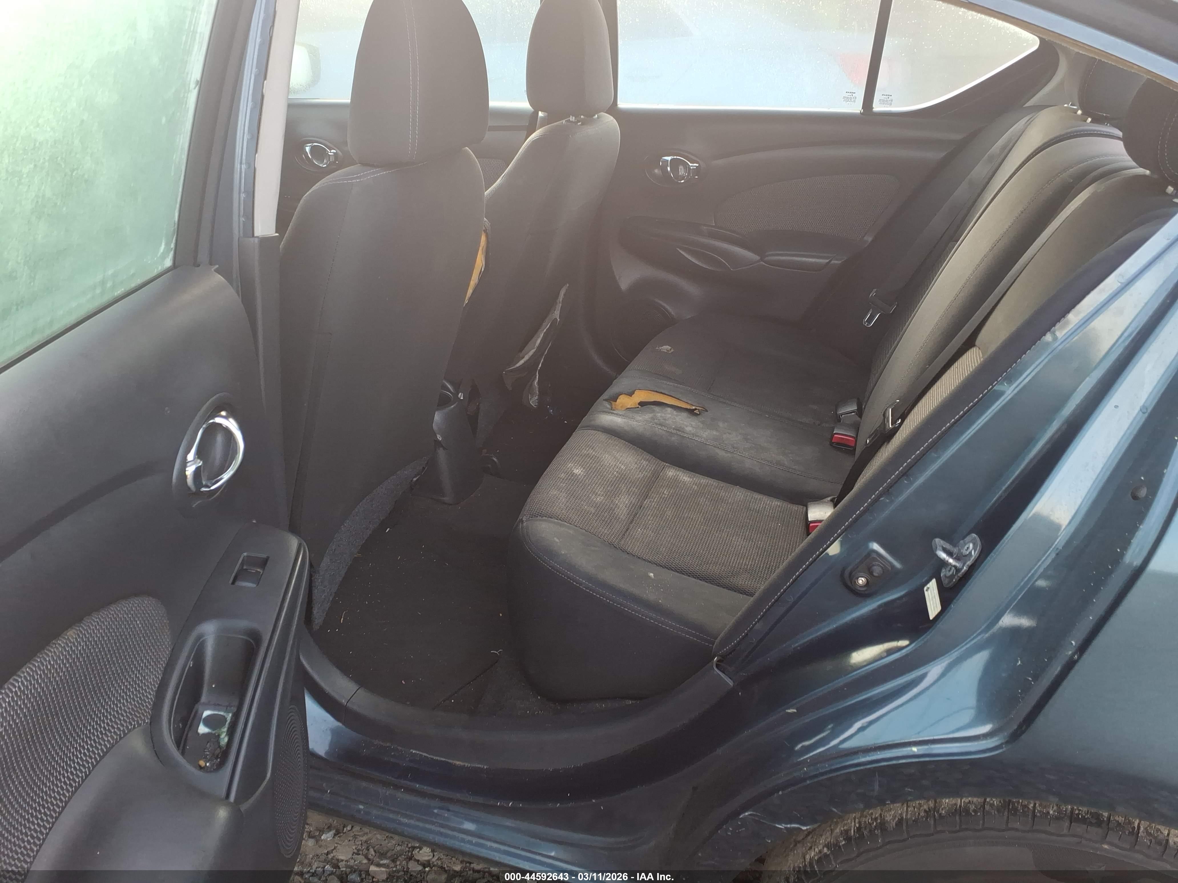 NISSAN VERSA image 8