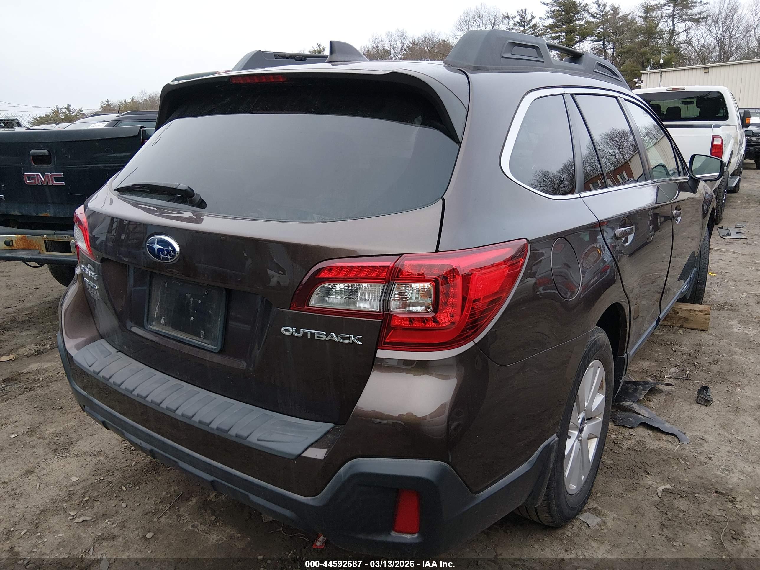 SUBARU OUTBACK image 4