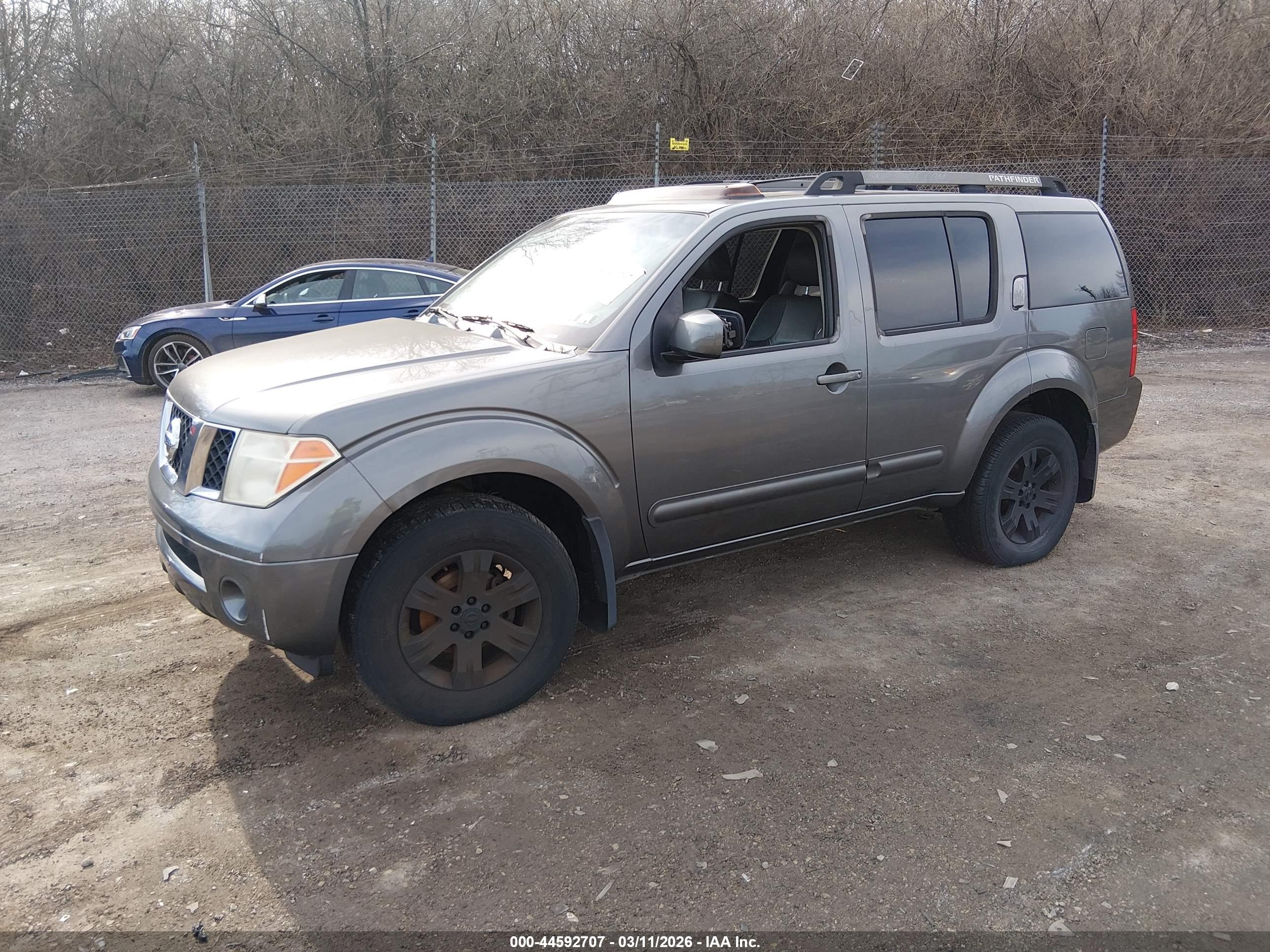 NISSAN PATHFINDER image 2