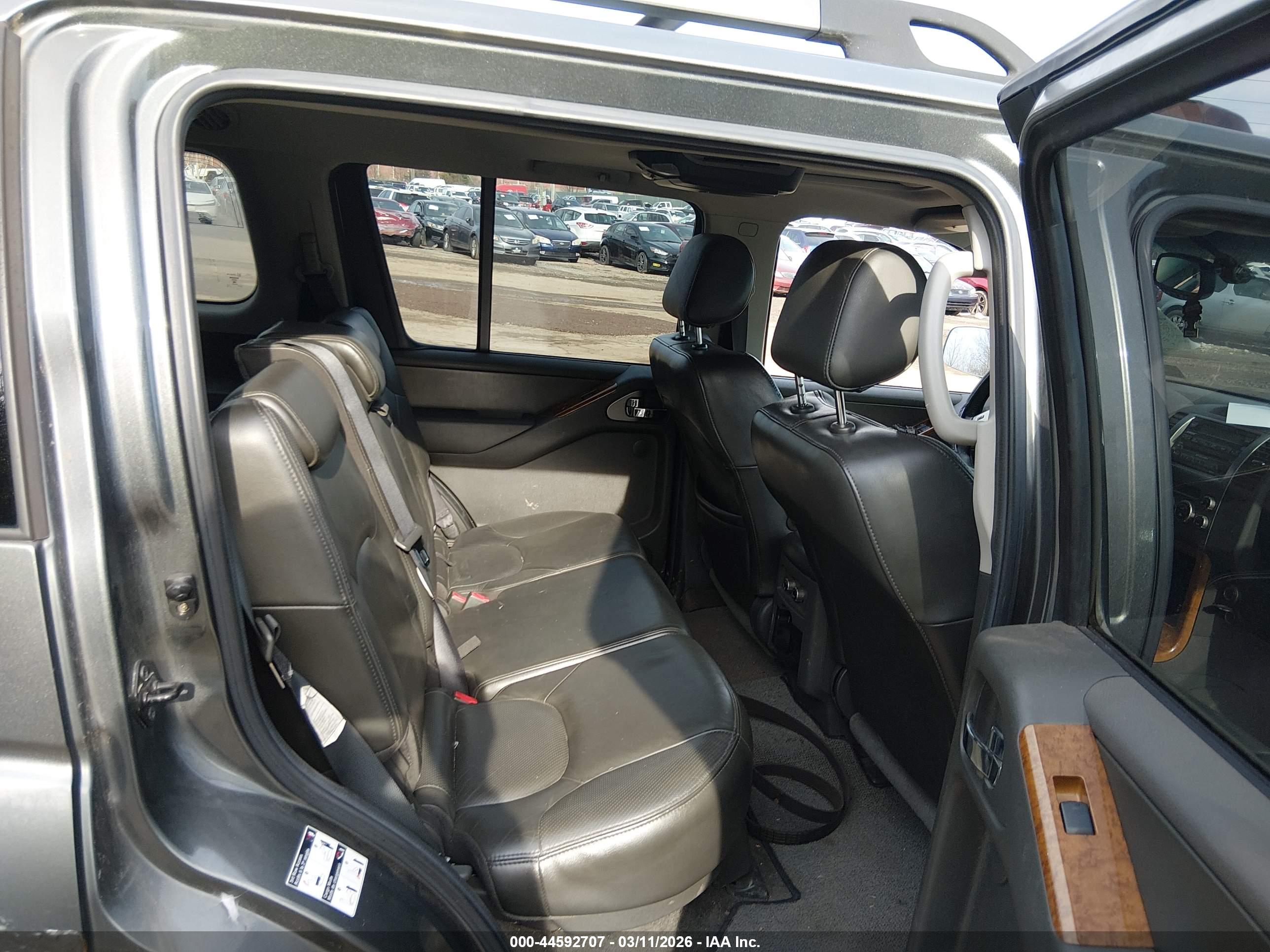 NISSAN PATHFINDER image 8