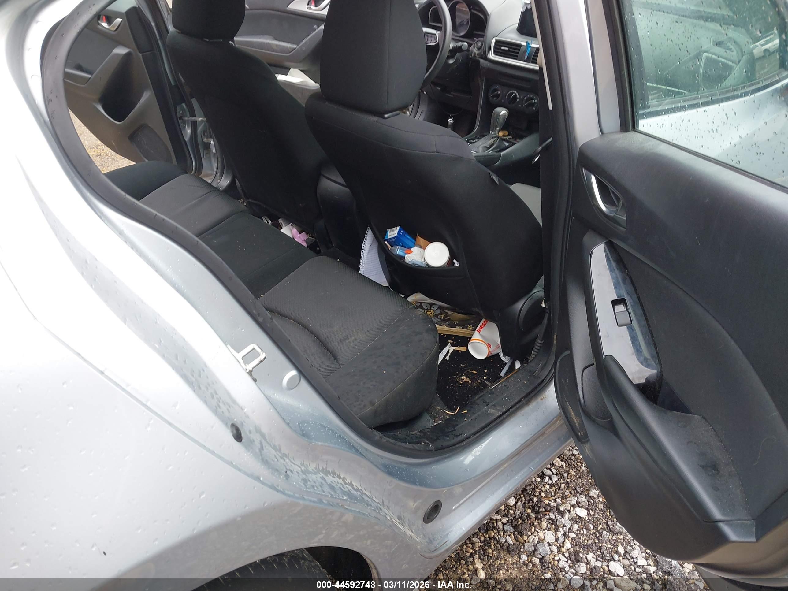 MAZDA MAZDA3 image 8