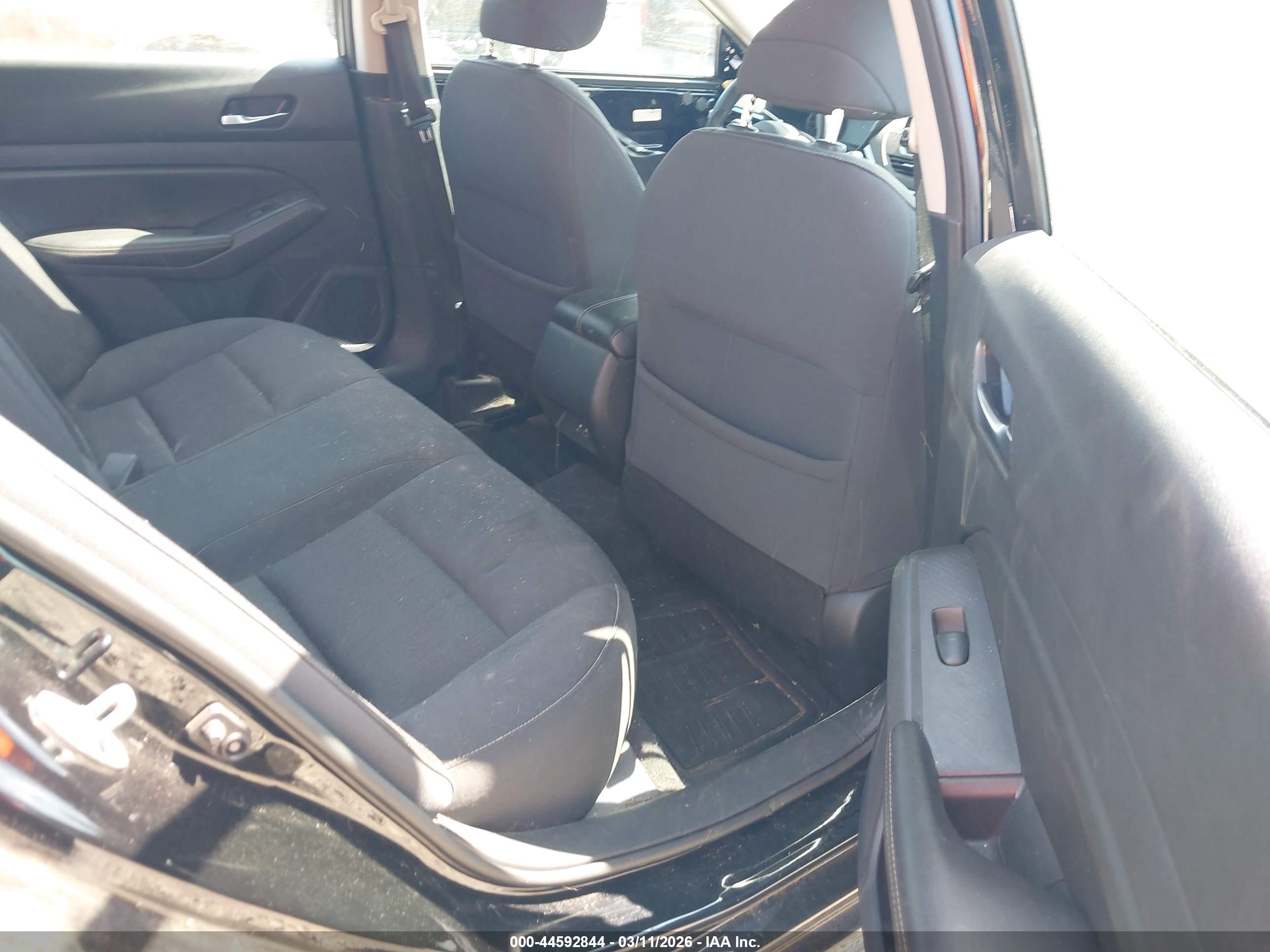 NISSAN ALTIMA image 8