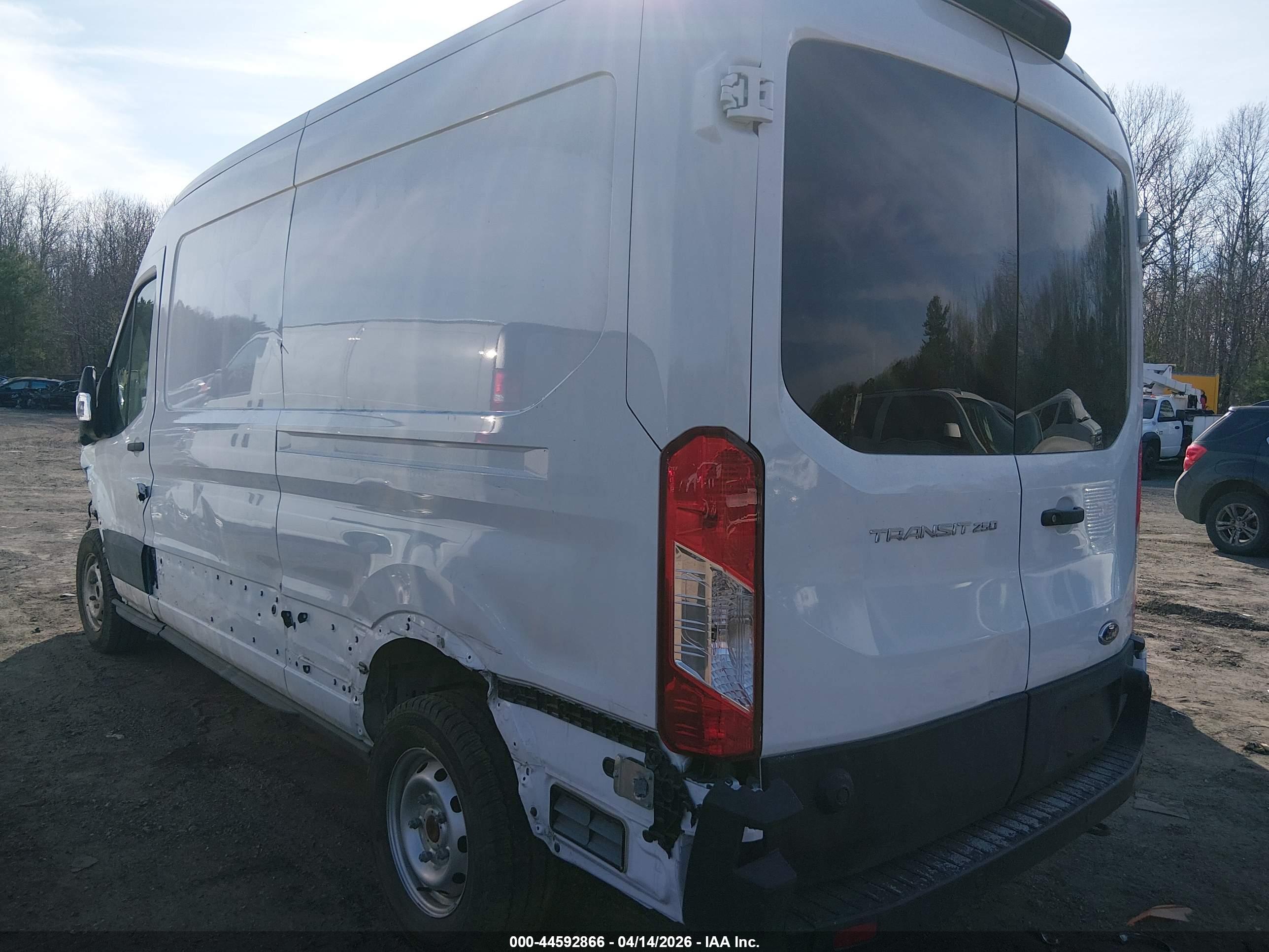 FORD TRANSIT-250 image 3
