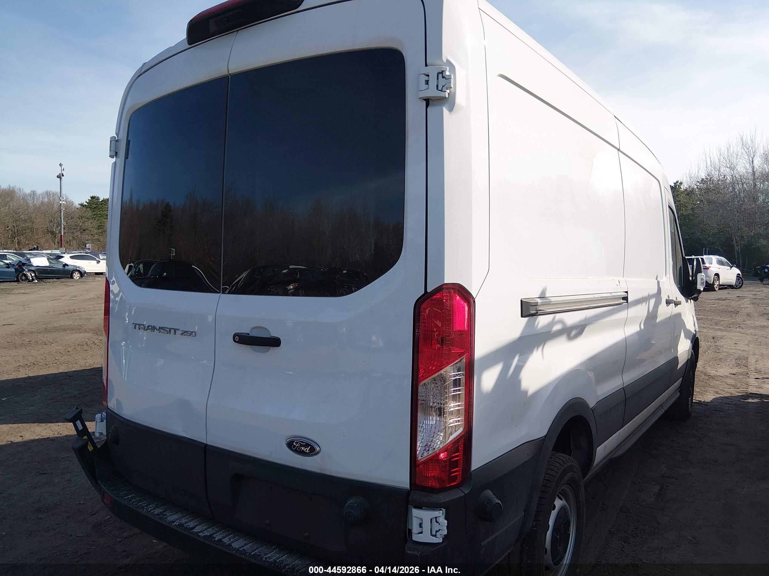 FORD TRANSIT-250 image 4