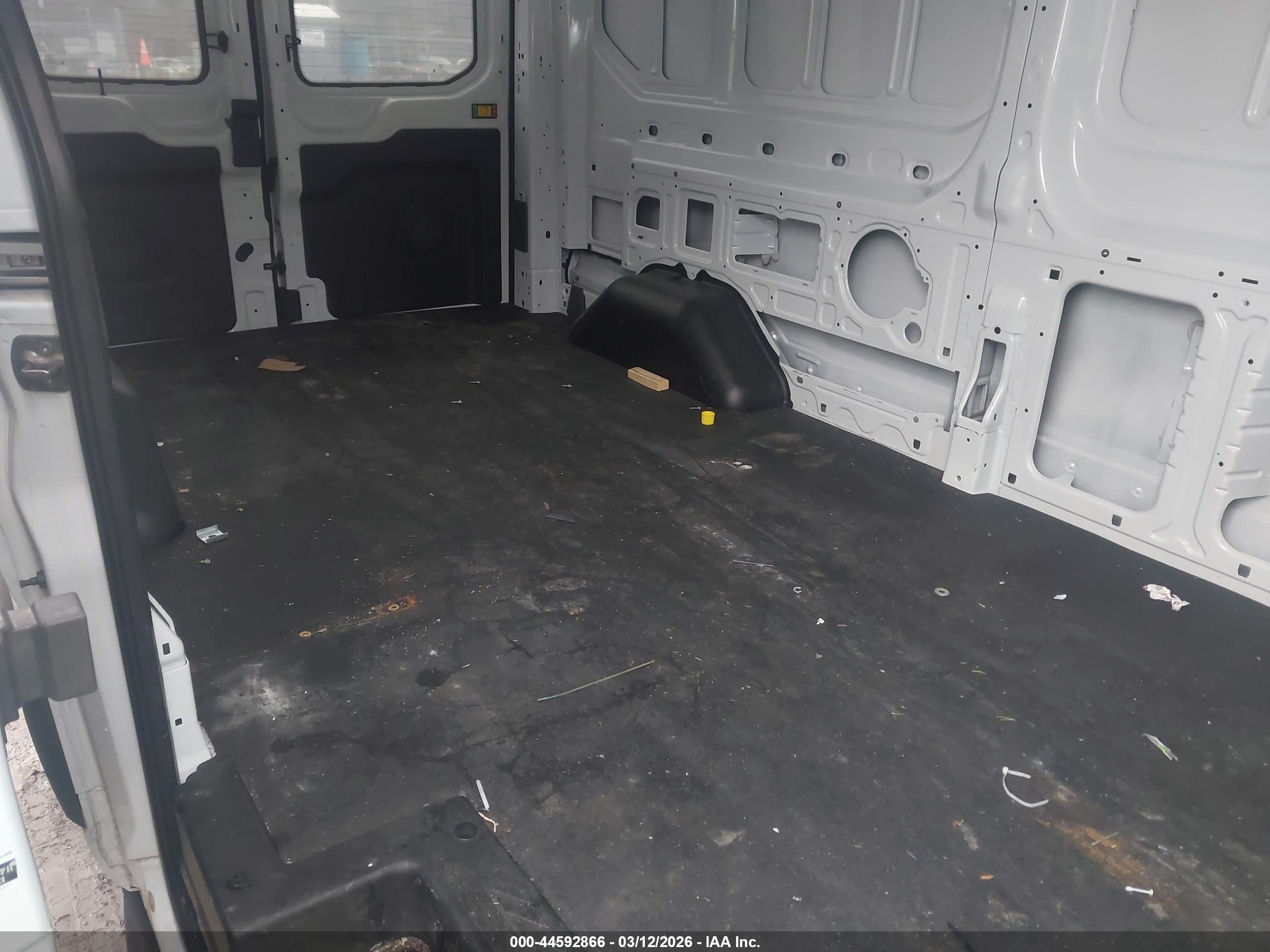 FORD TRANSIT-250 image 8