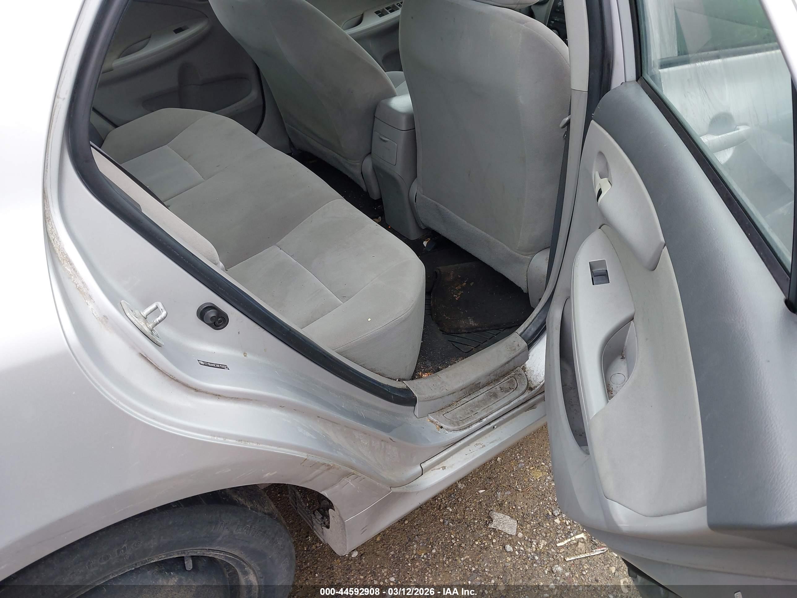TOYOTA COROLLA image 8