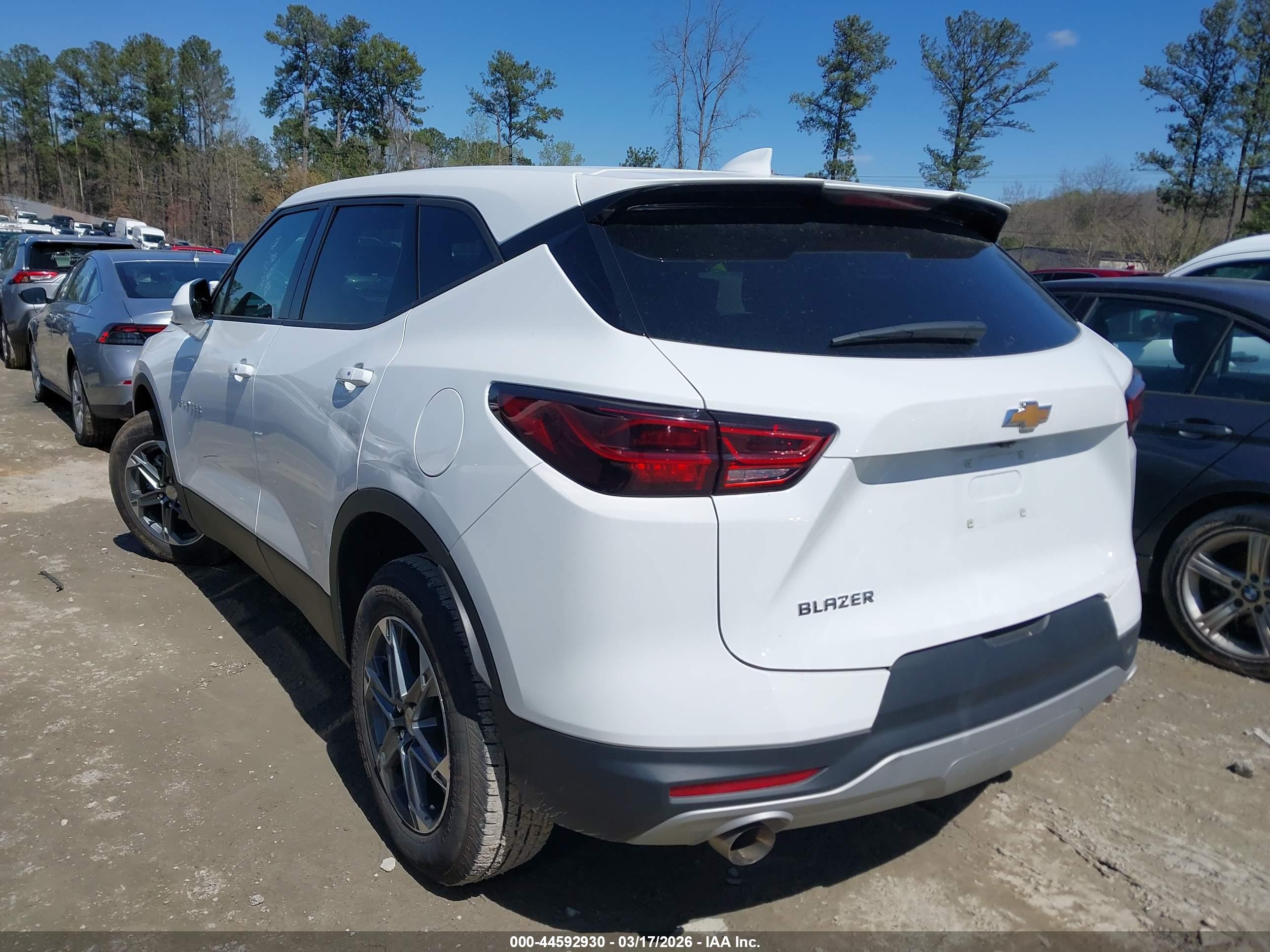 CHEVROLET BLAZER image 3