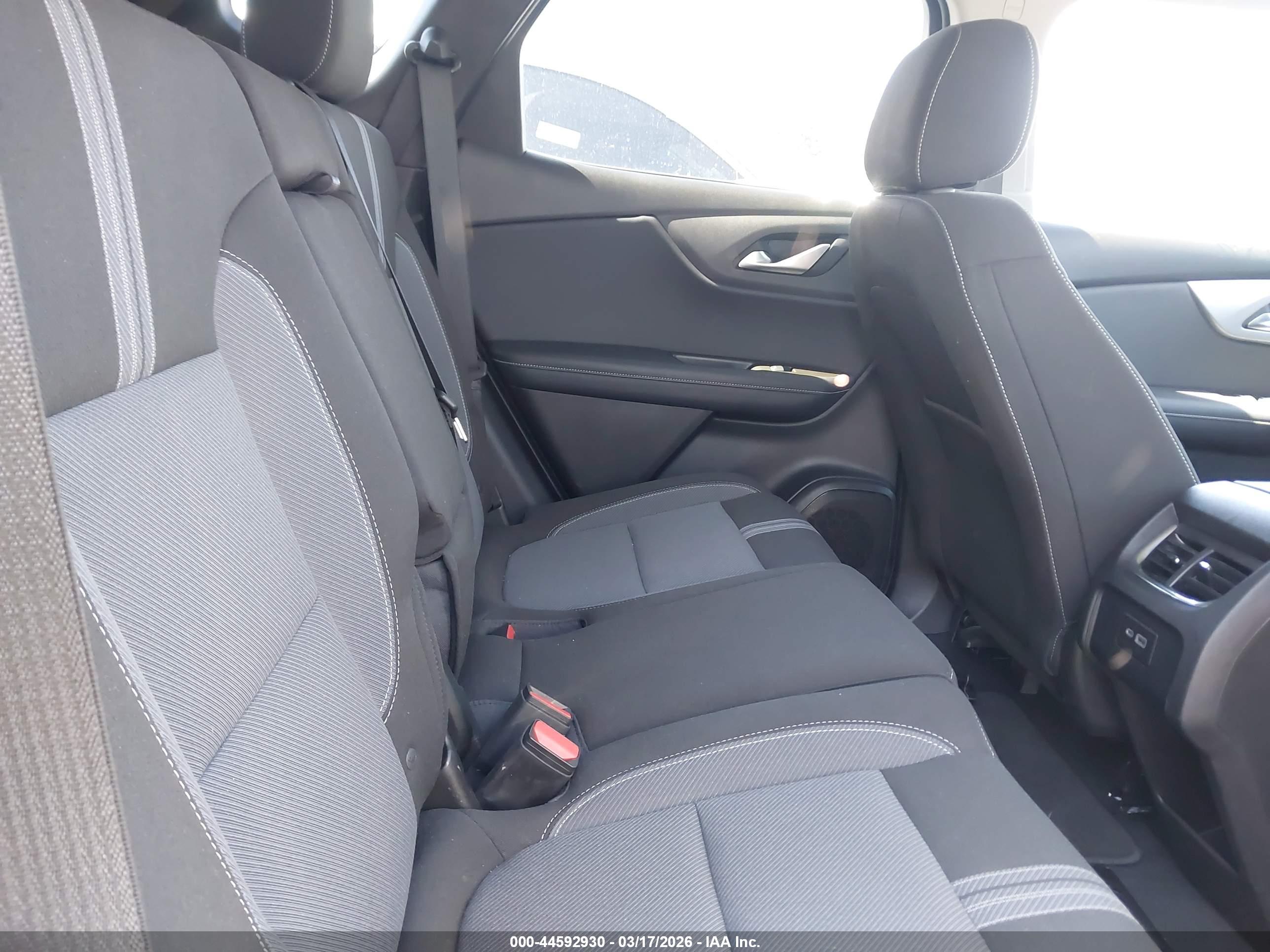 CHEVROLET BLAZER image 8