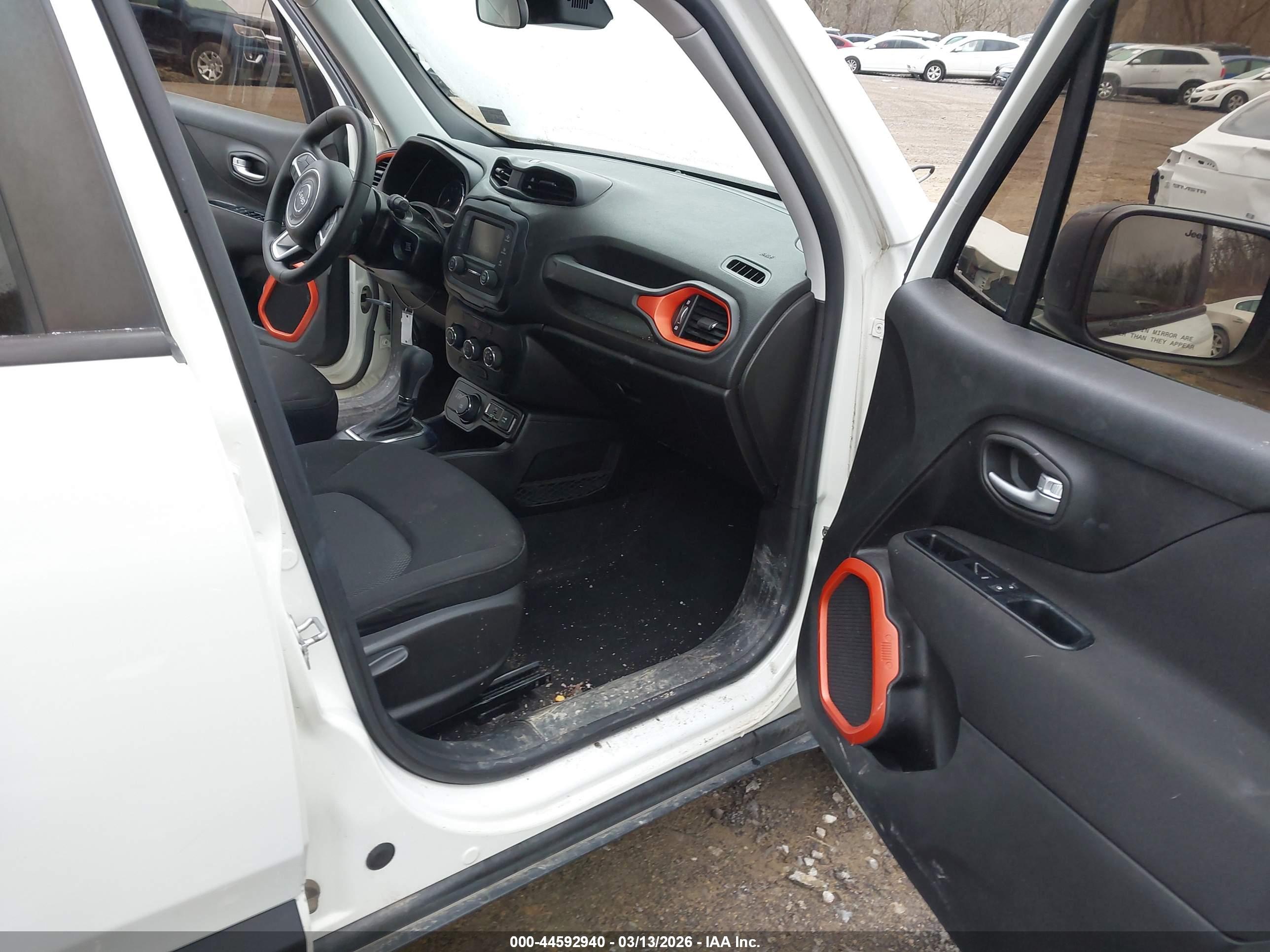 JEEP RENEGADE image 5