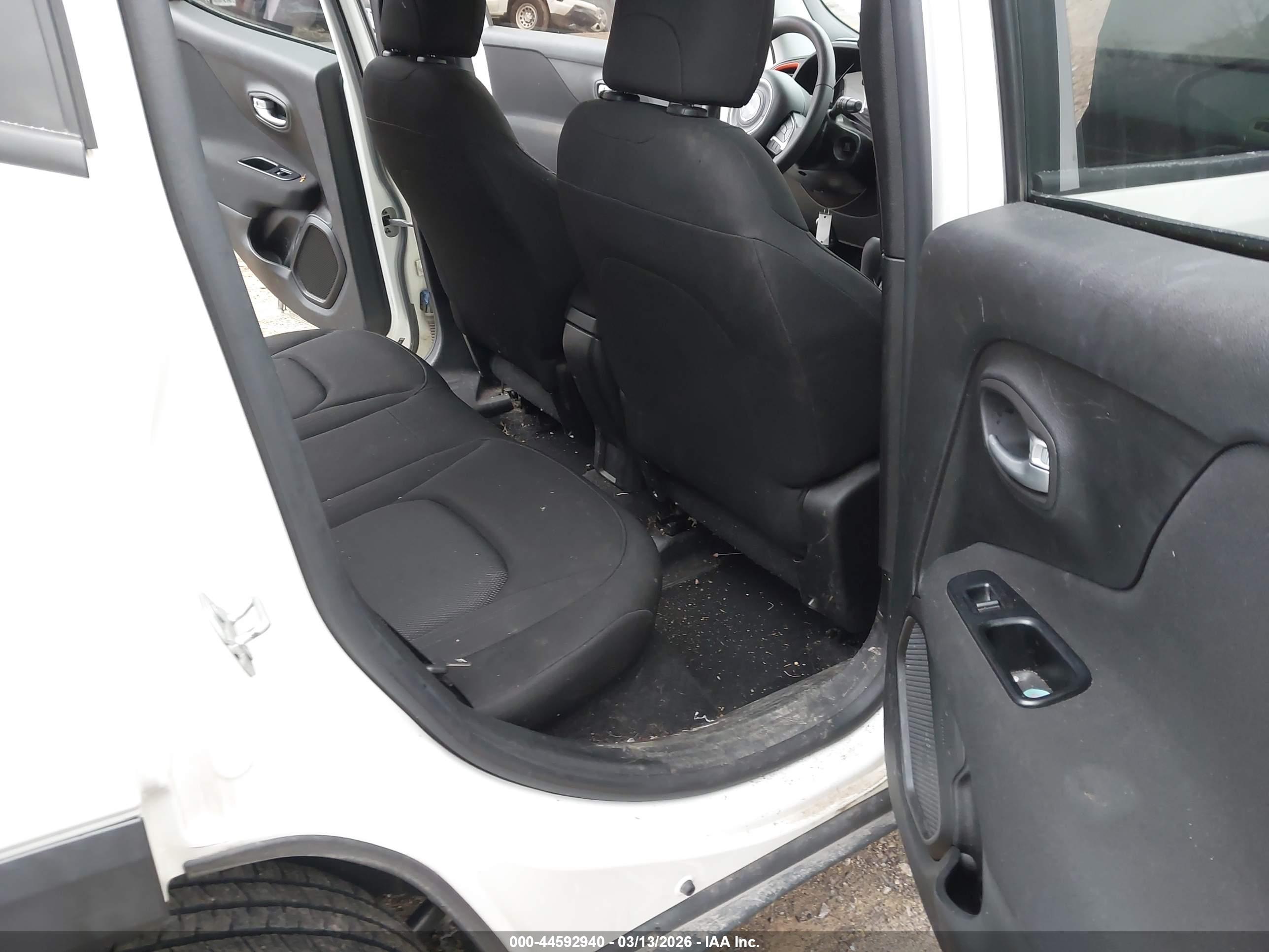 JEEP RENEGADE image 8