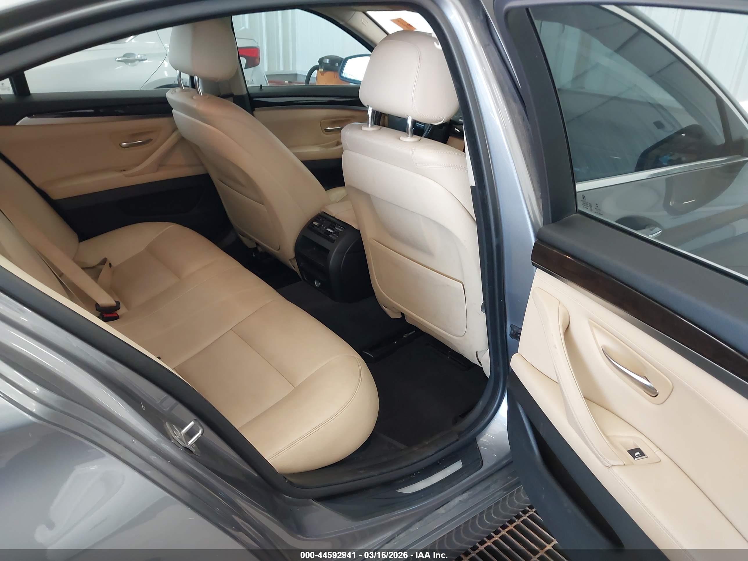 BMW 528I image 8