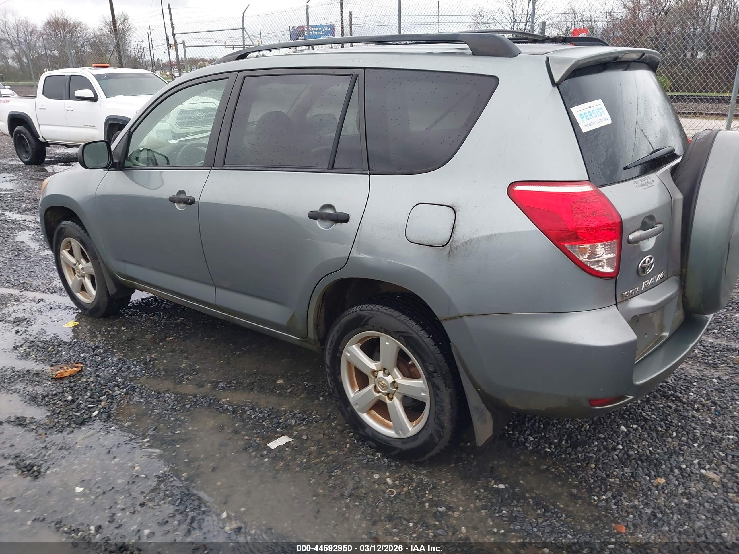 TOYOTA RAV4 image 3