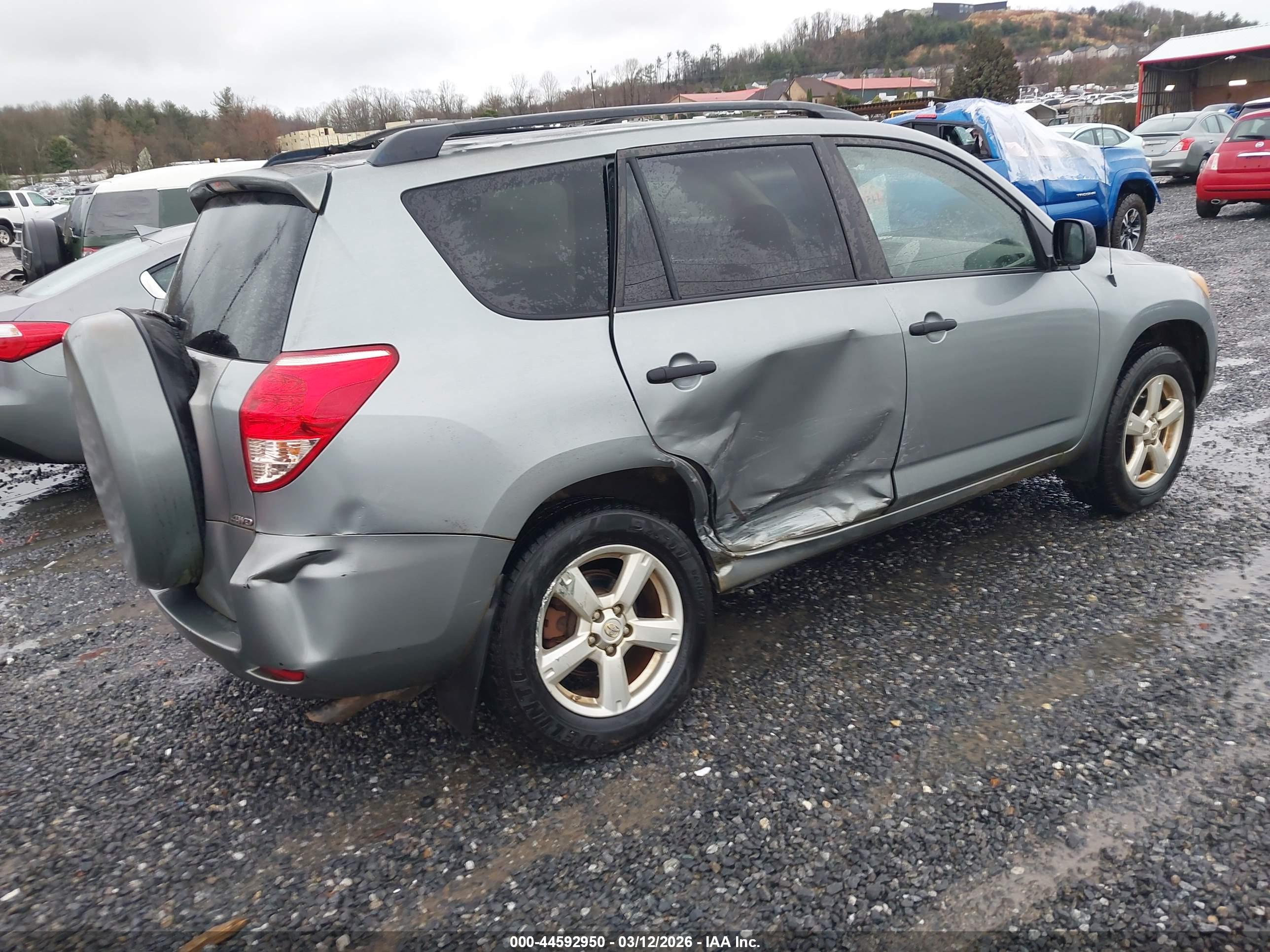 TOYOTA RAV4 image 4