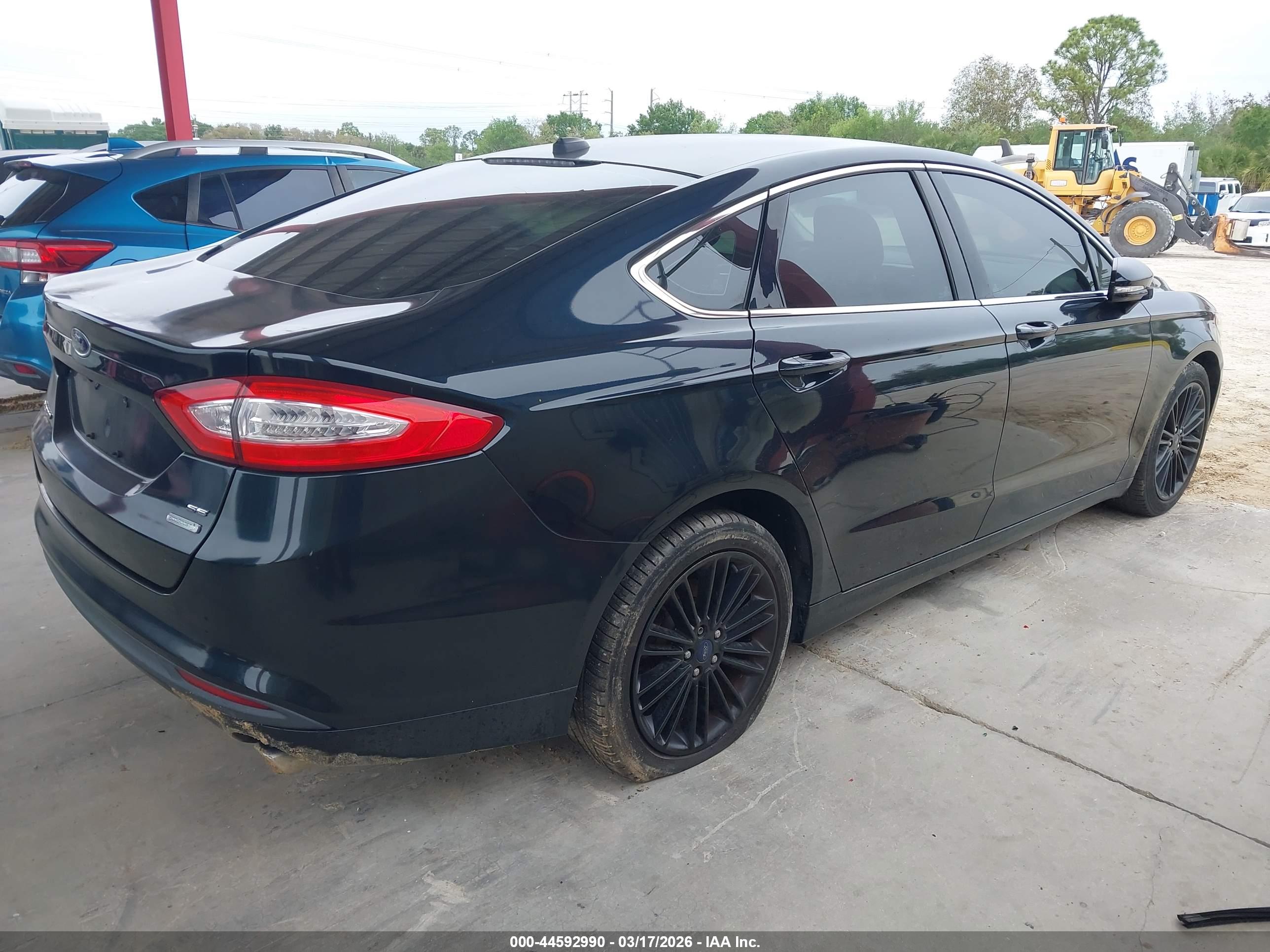FORD FUSION image 4