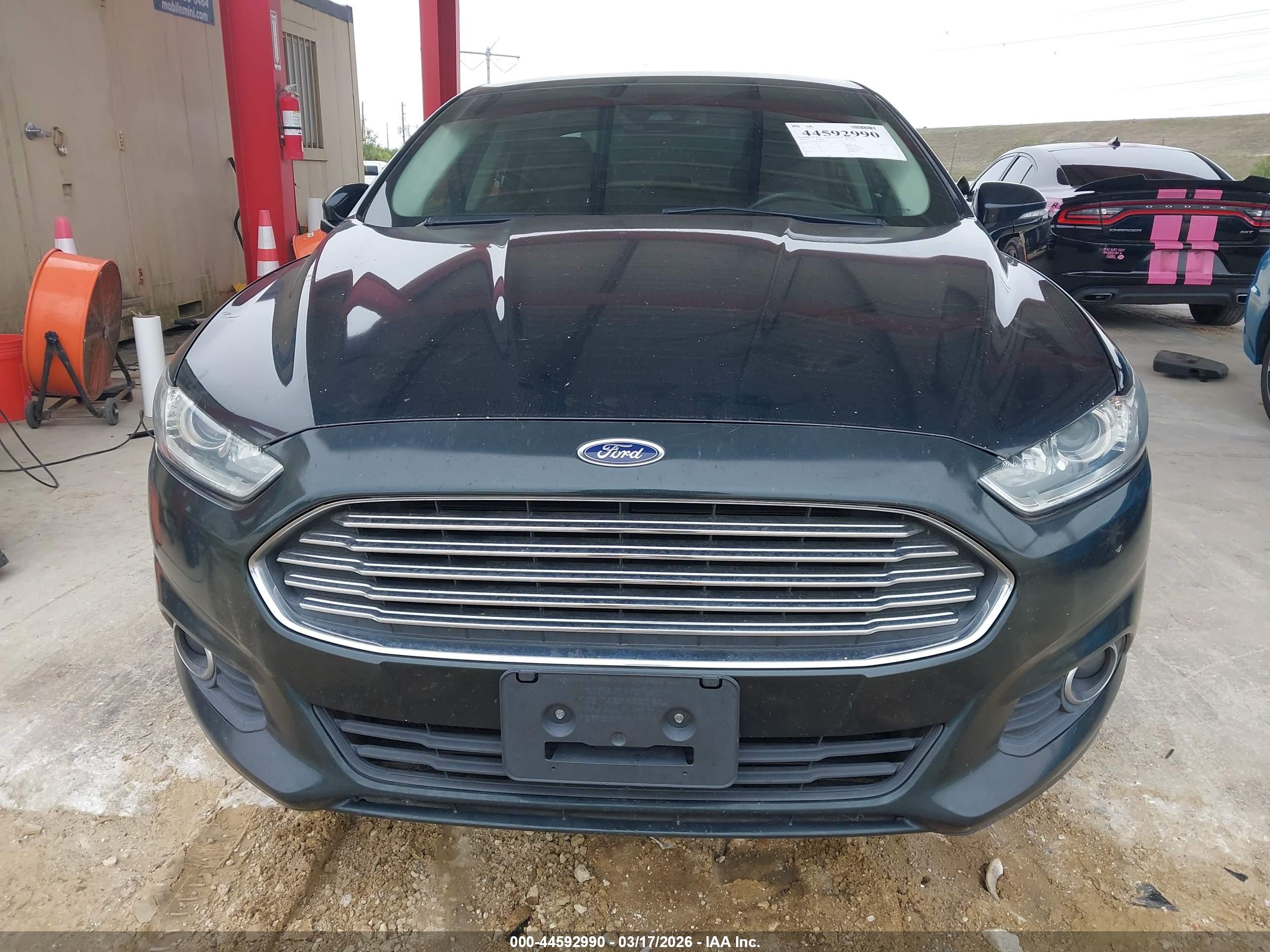 FORD FUSION image 6