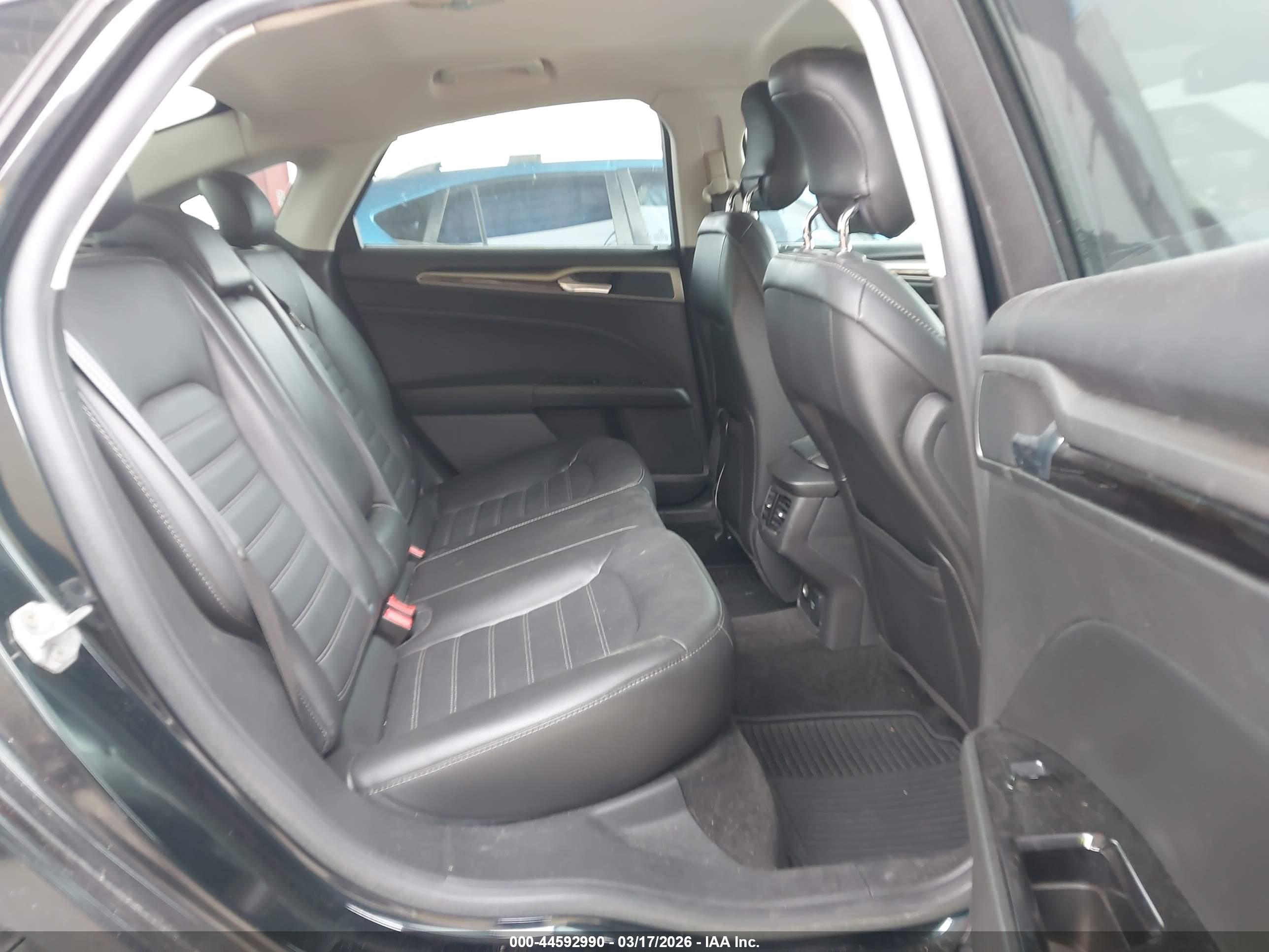 FORD FUSION image 8