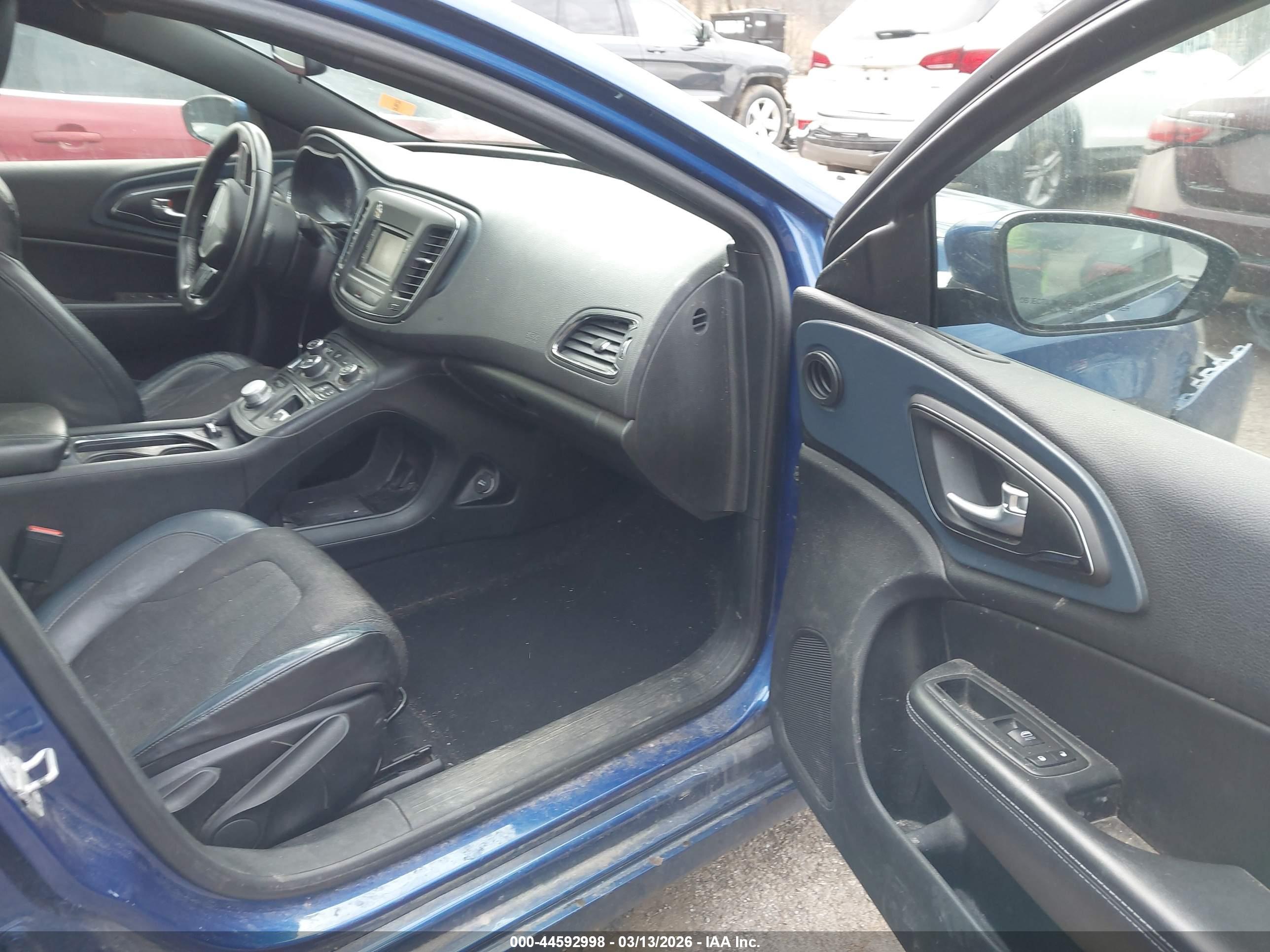 CHRYSLER 200 image 5