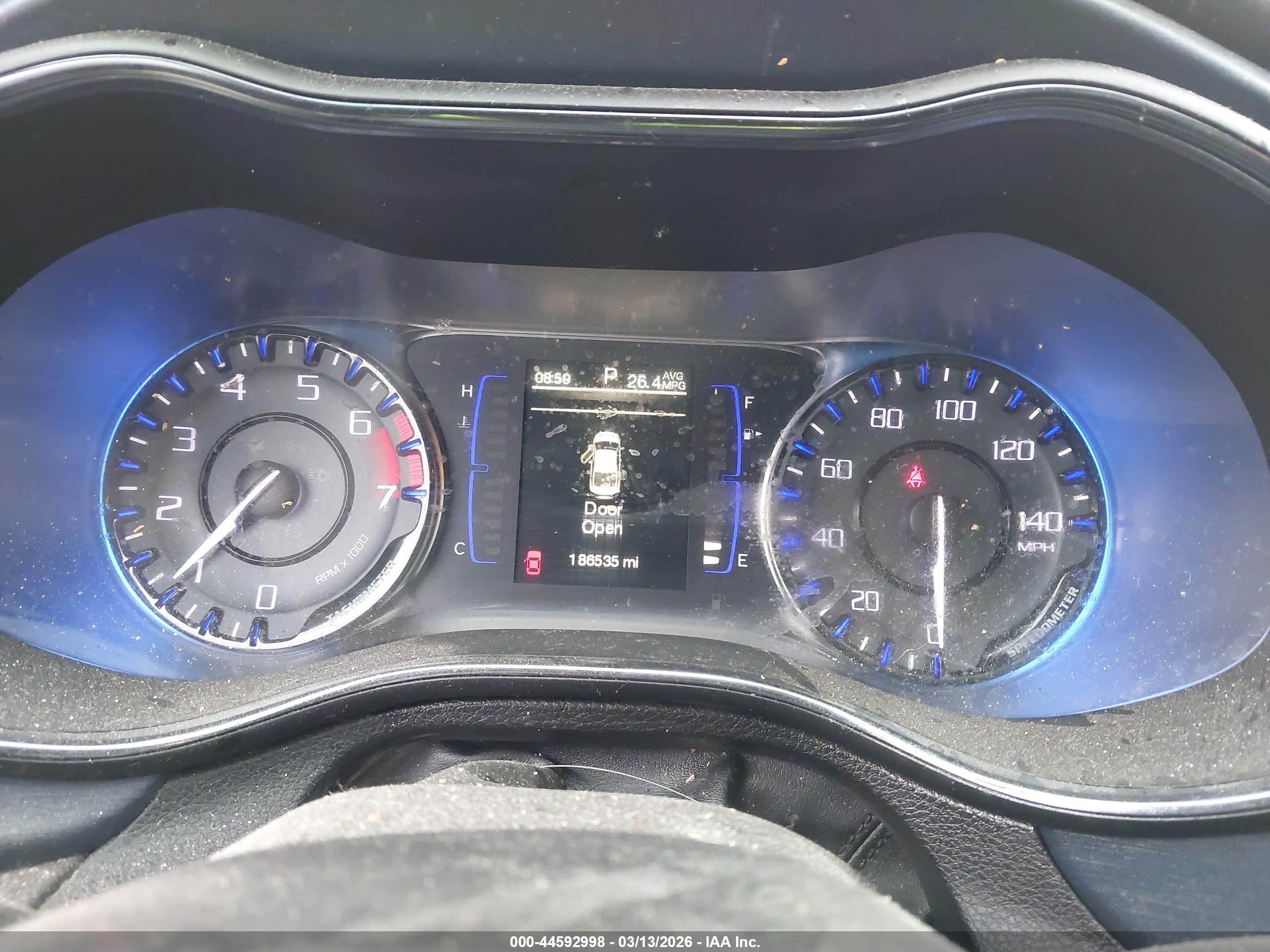 CHRYSLER 200 image 7