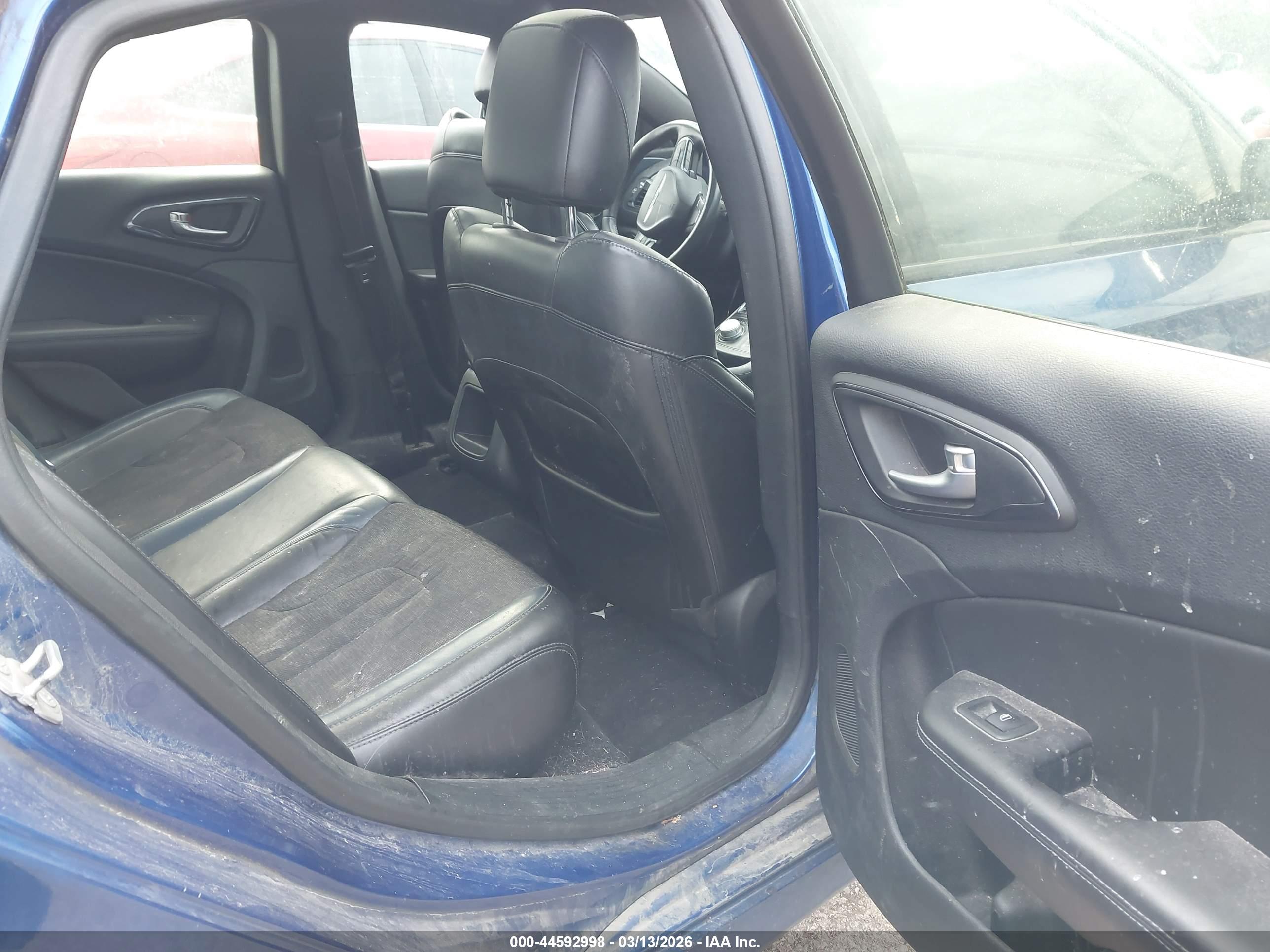 CHRYSLER 200 image 8
