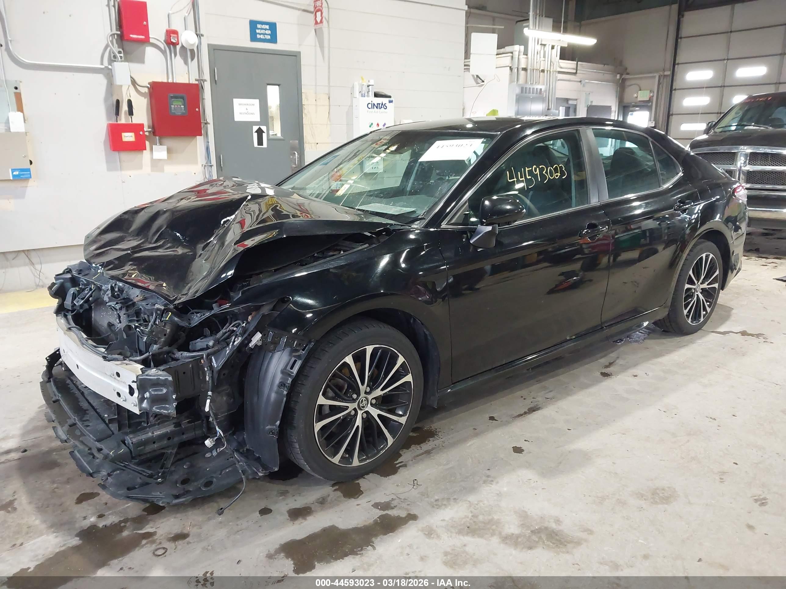 TOYOTA CAMRY image 2