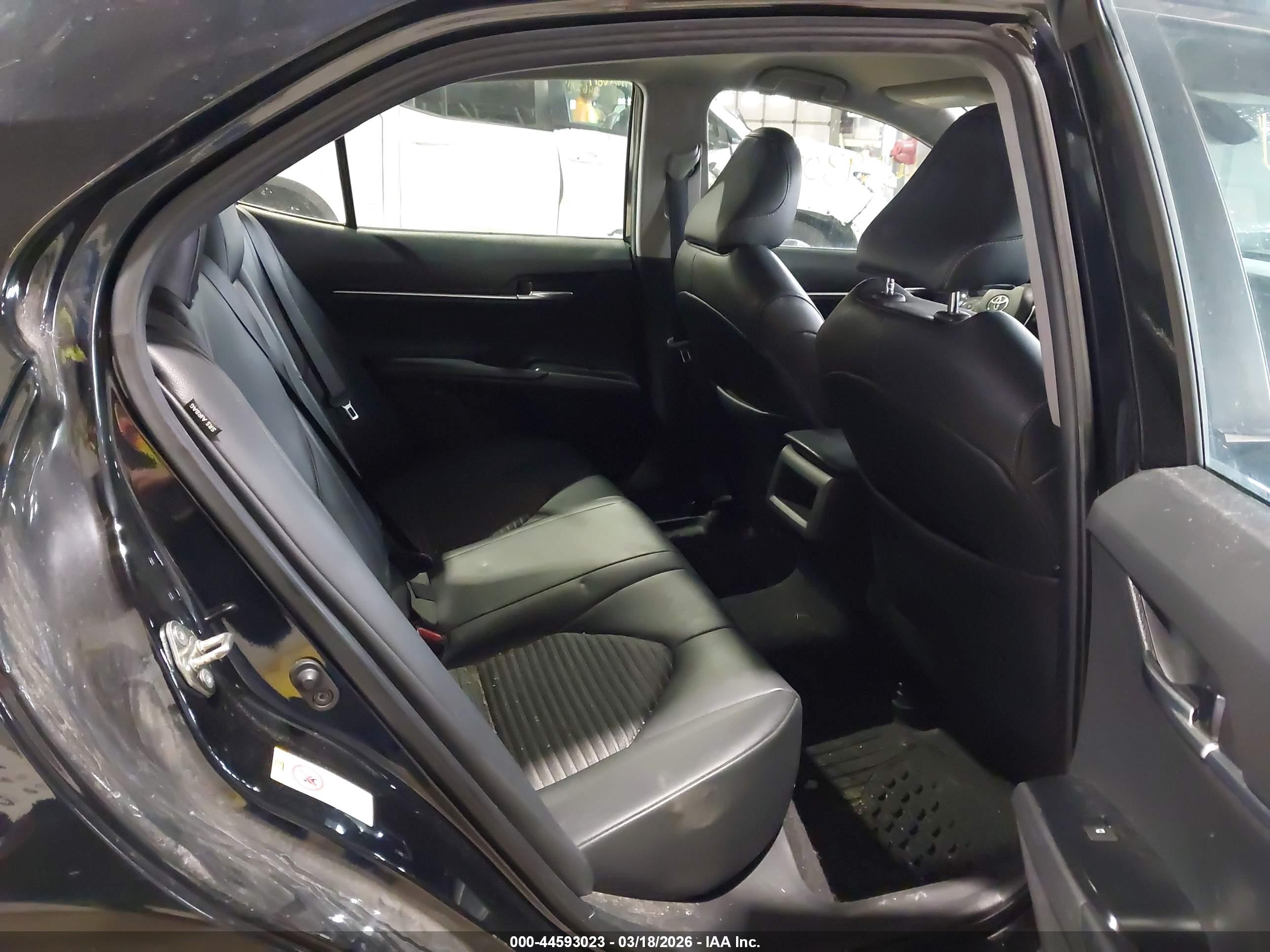 TOYOTA CAMRY image 8