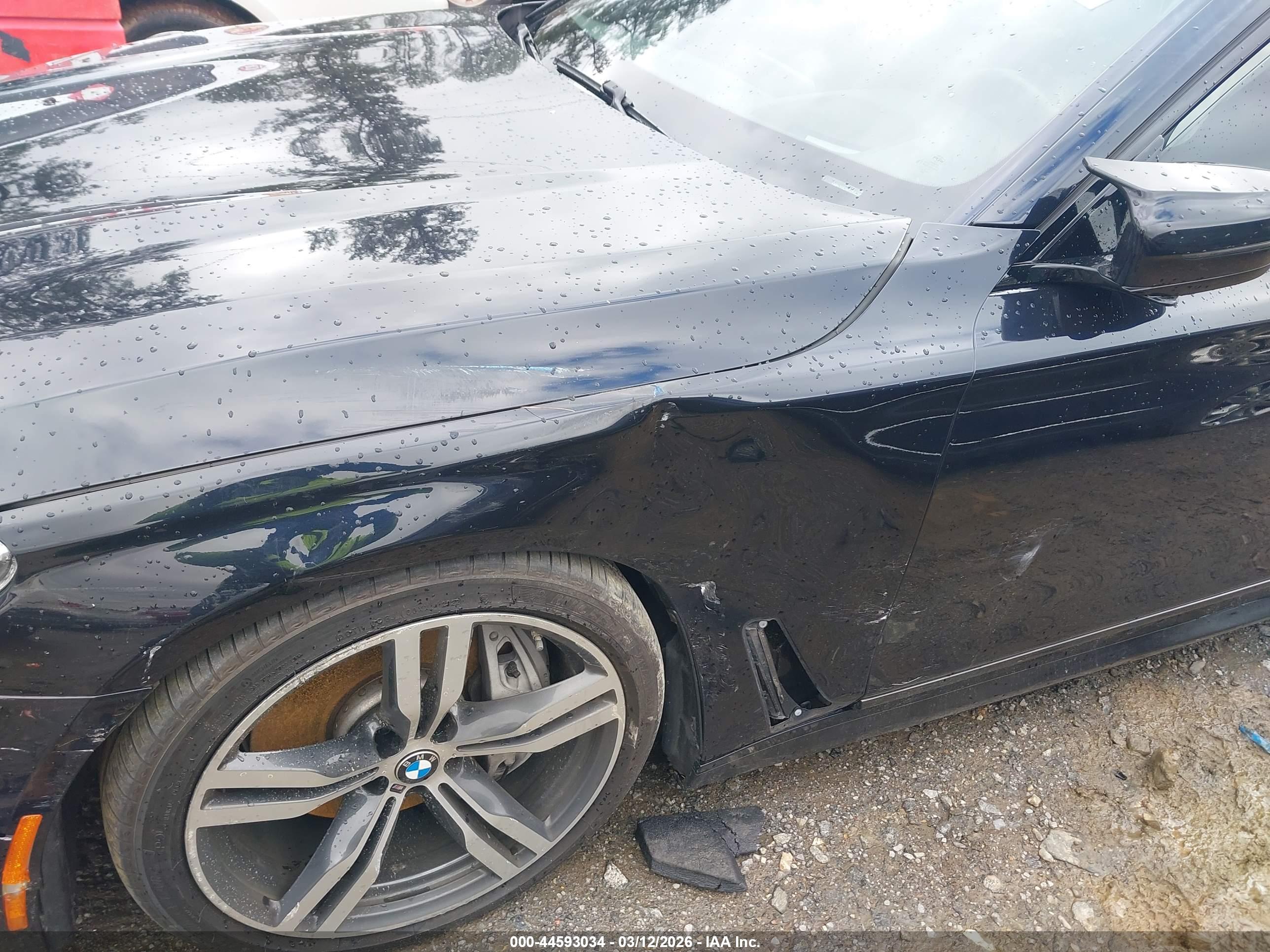 BMW 750I image 6