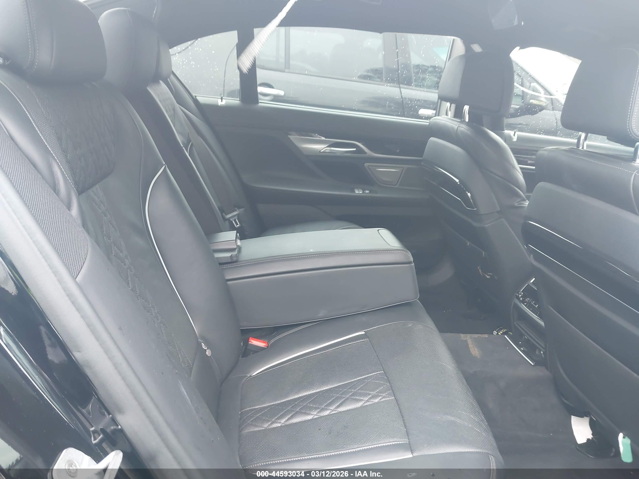BMW 750I image 8