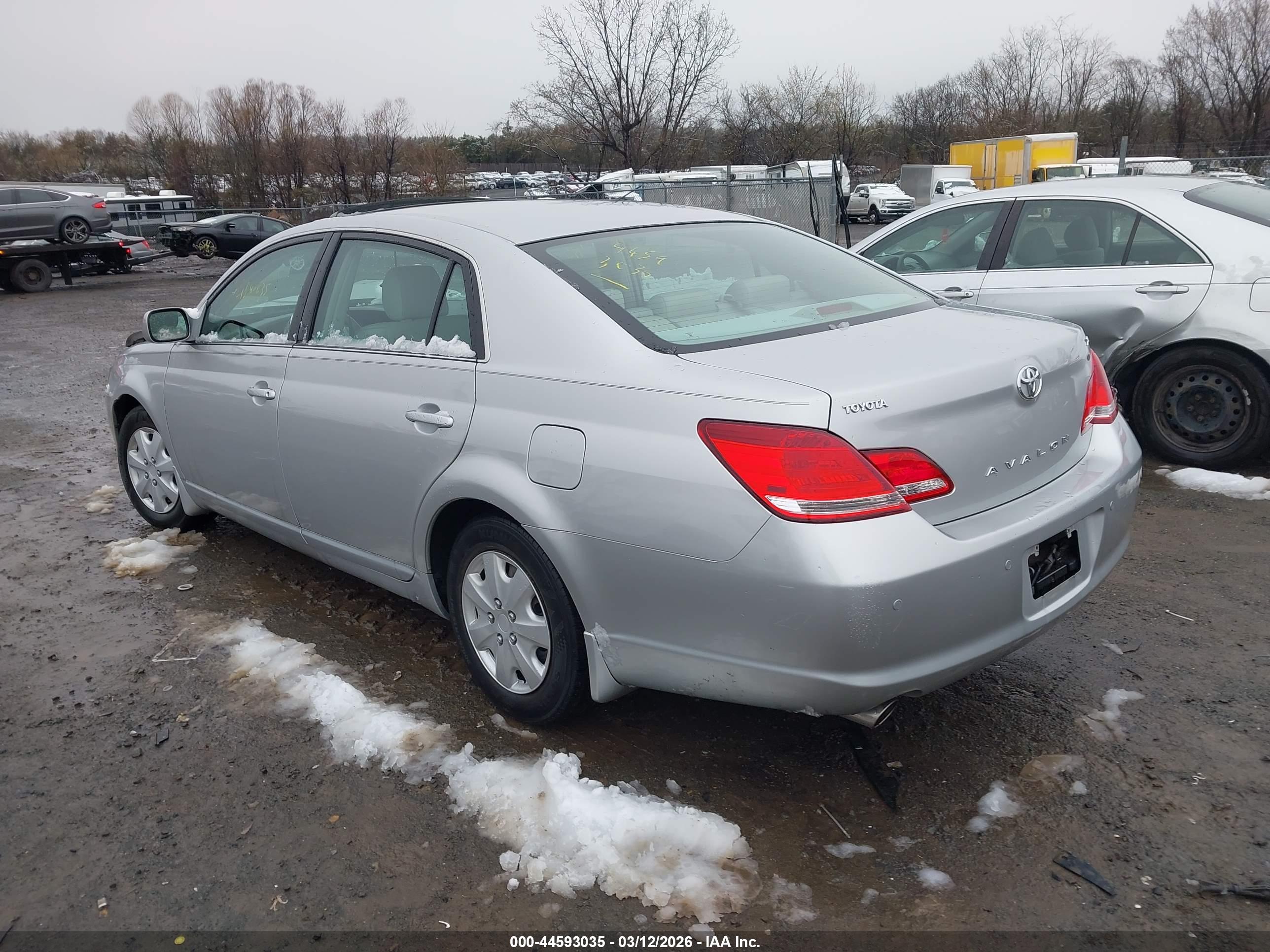 TOYOTA AVALON image 3