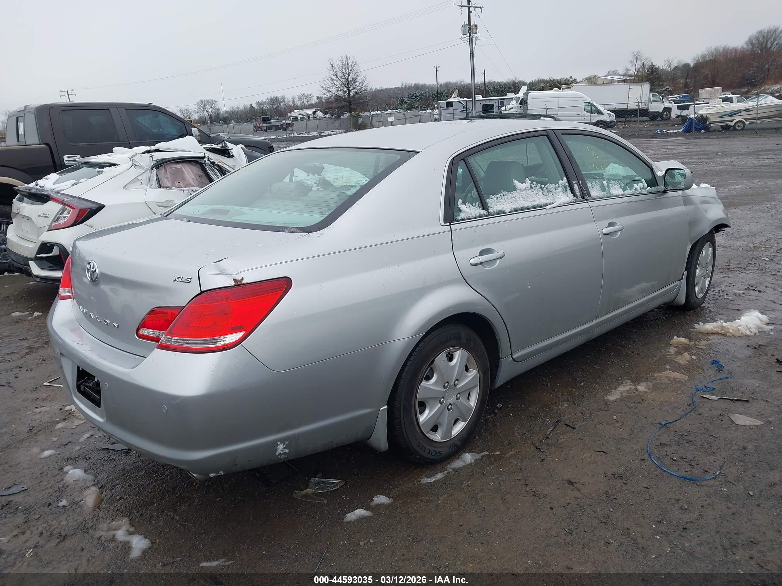 TOYOTA AVALON image 4
