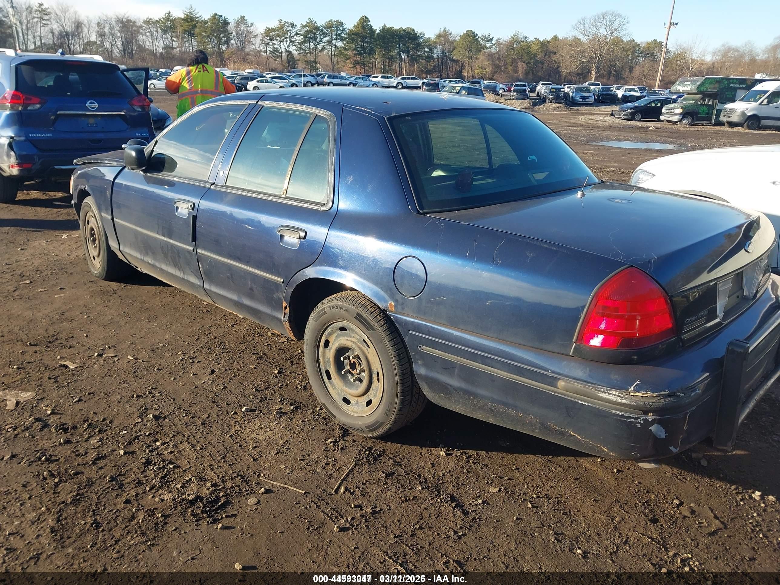 FORD CROWN image 3