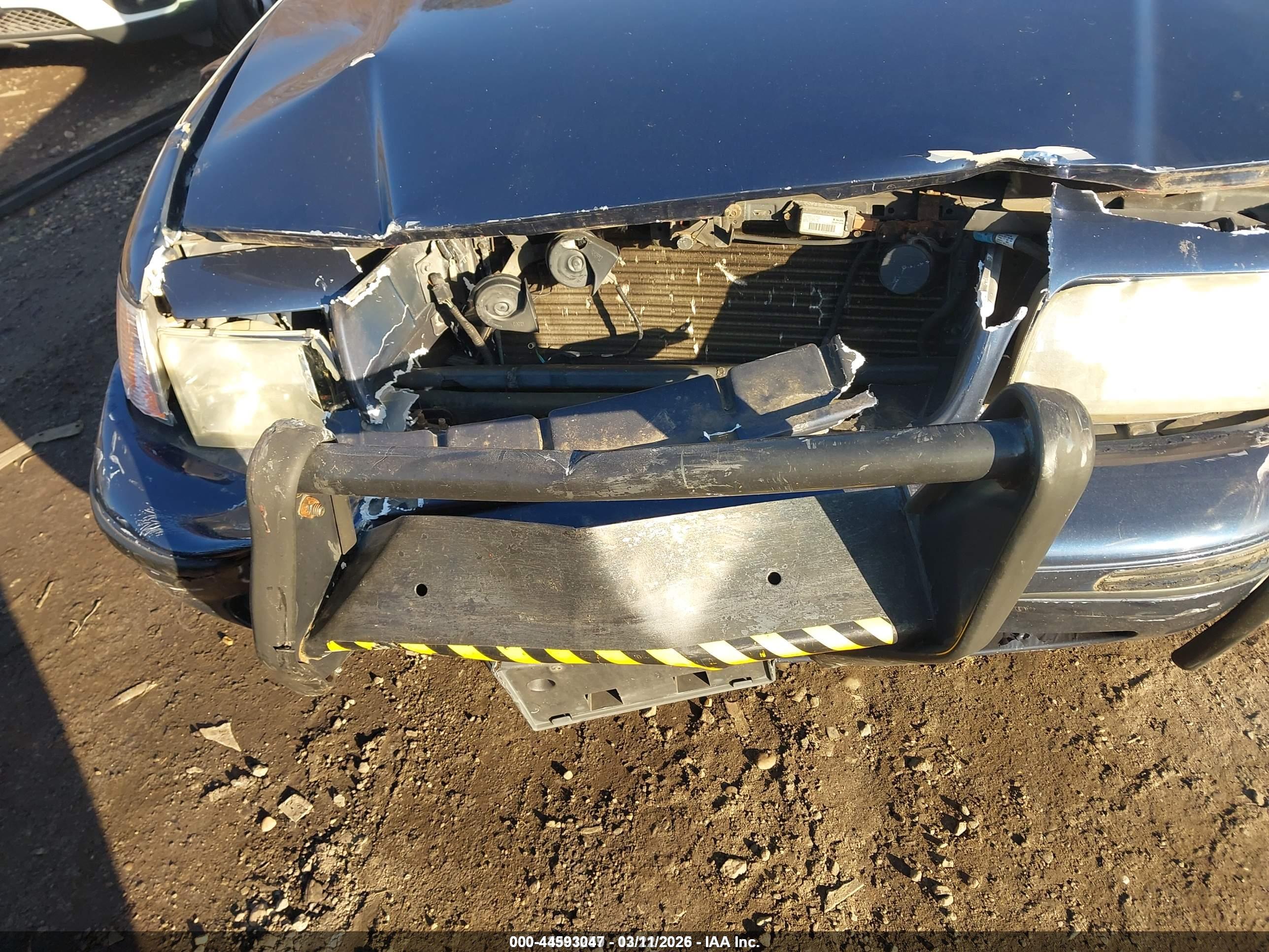 FORD CROWN image 6