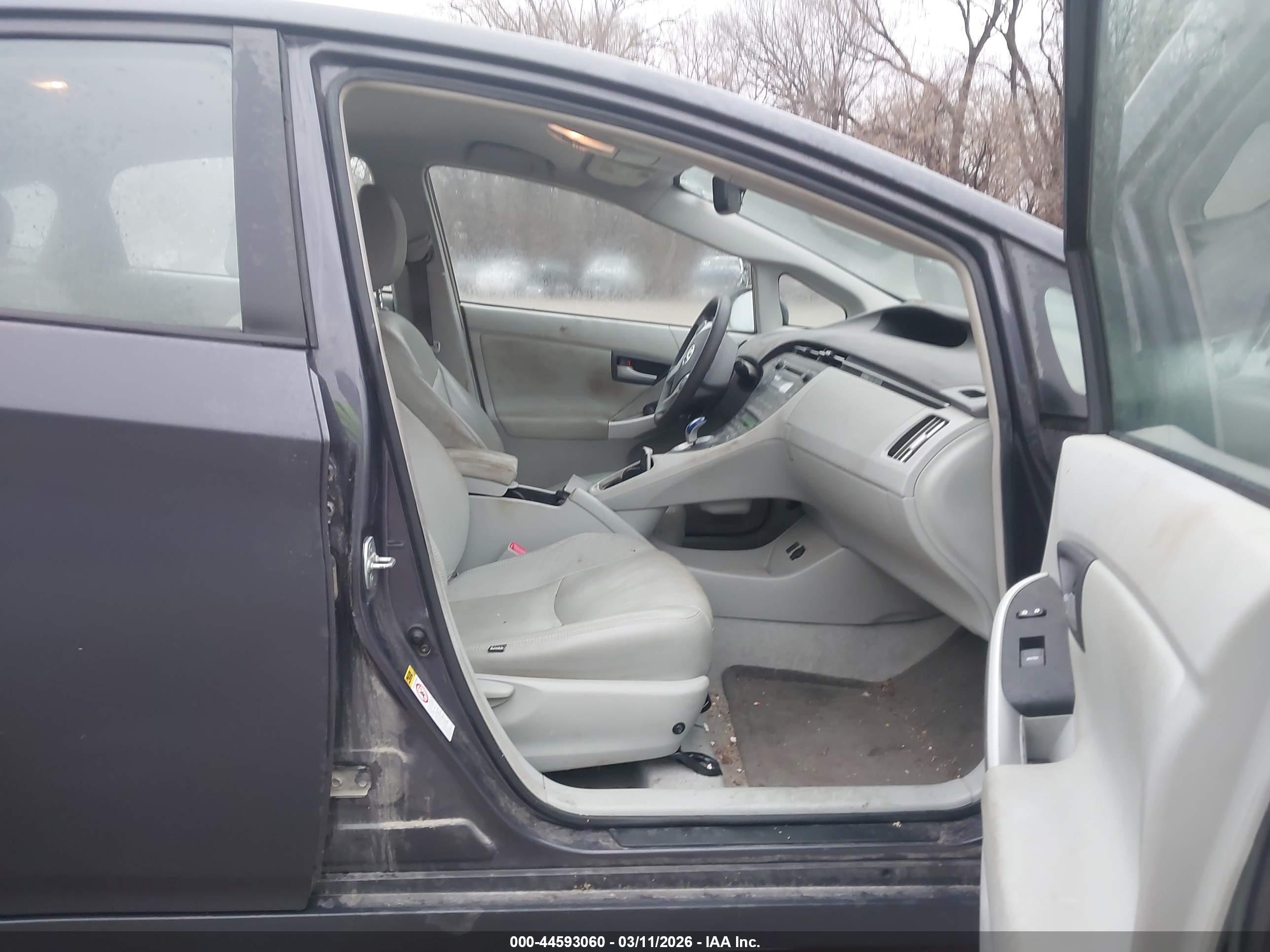 TOYOTA PRIUS image 5