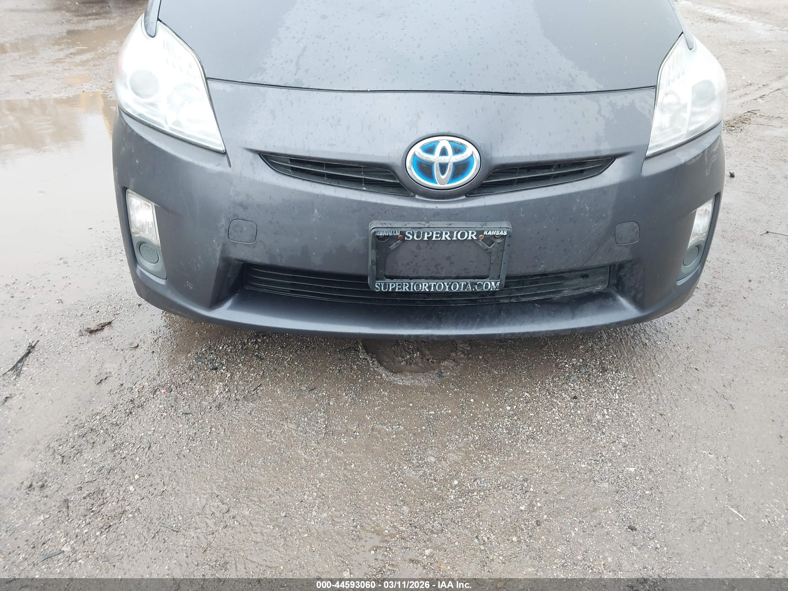 TOYOTA PRIUS image 6