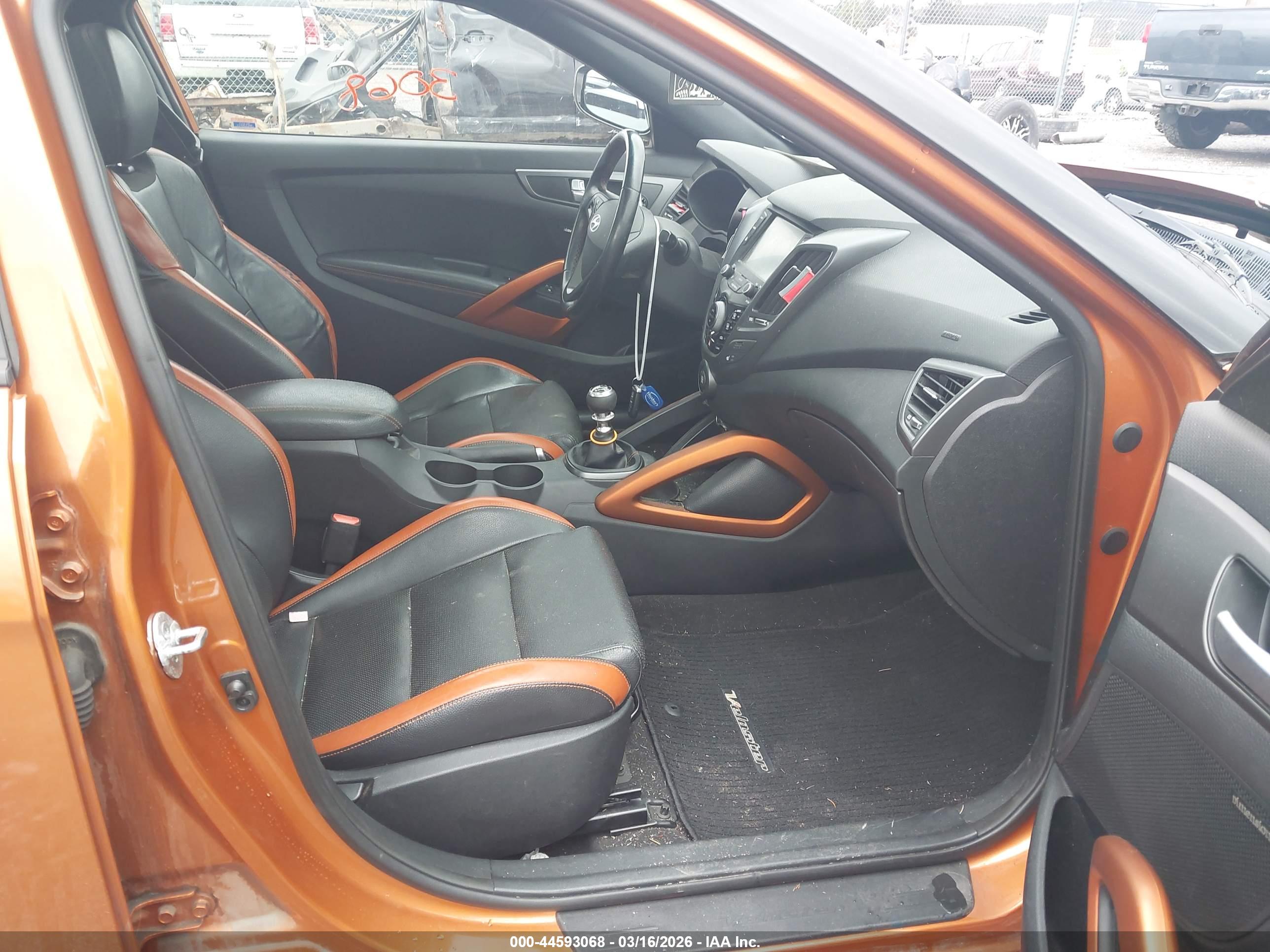 HYUNDAI VELOSTER image 5
