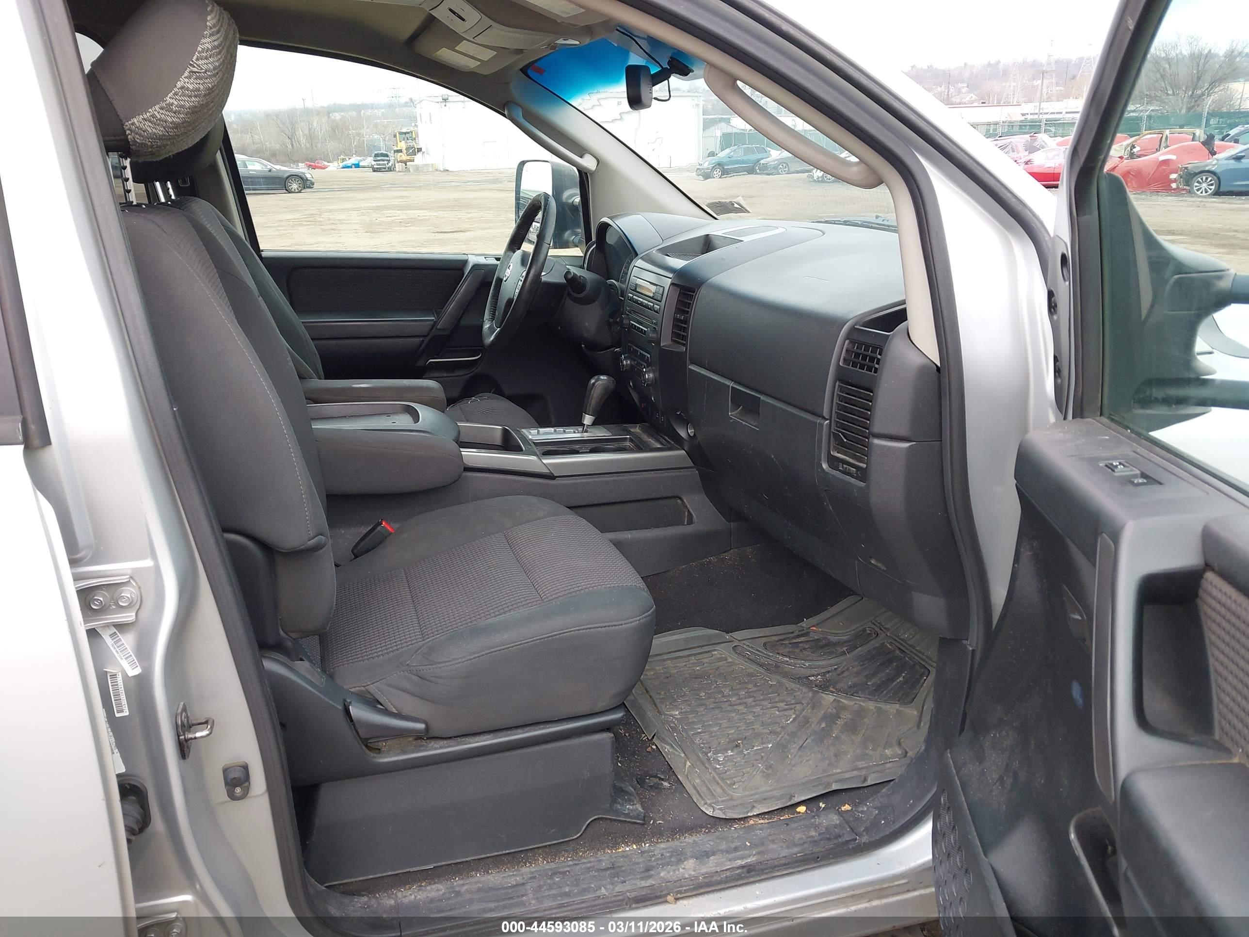 NISSAN TITAN image 5